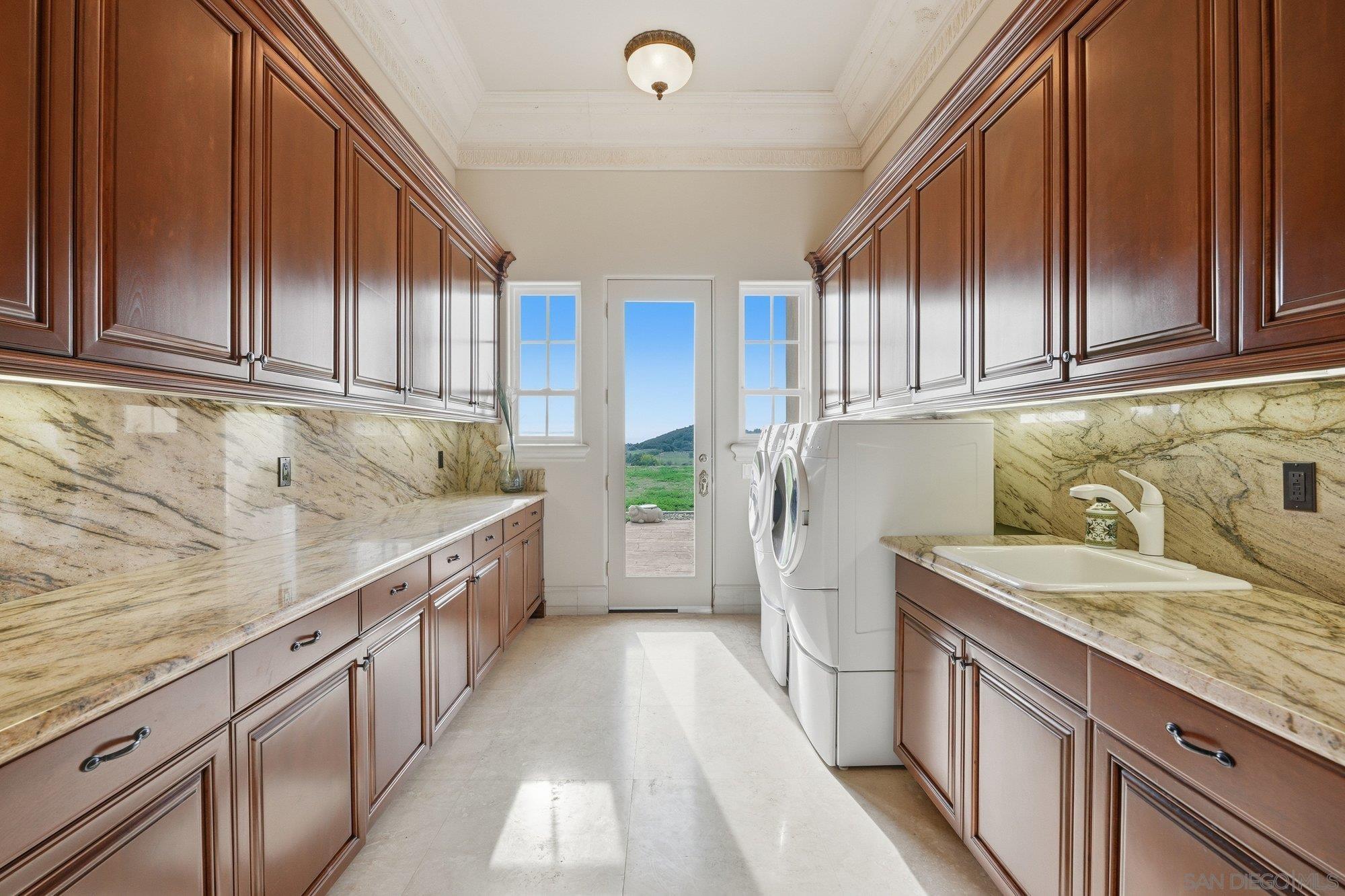 Detail Gallery Image 42 of 59 For 19319  Calle Juanito, Murrieta,  CA 92562 - 5 Beds | 5/3 Baths