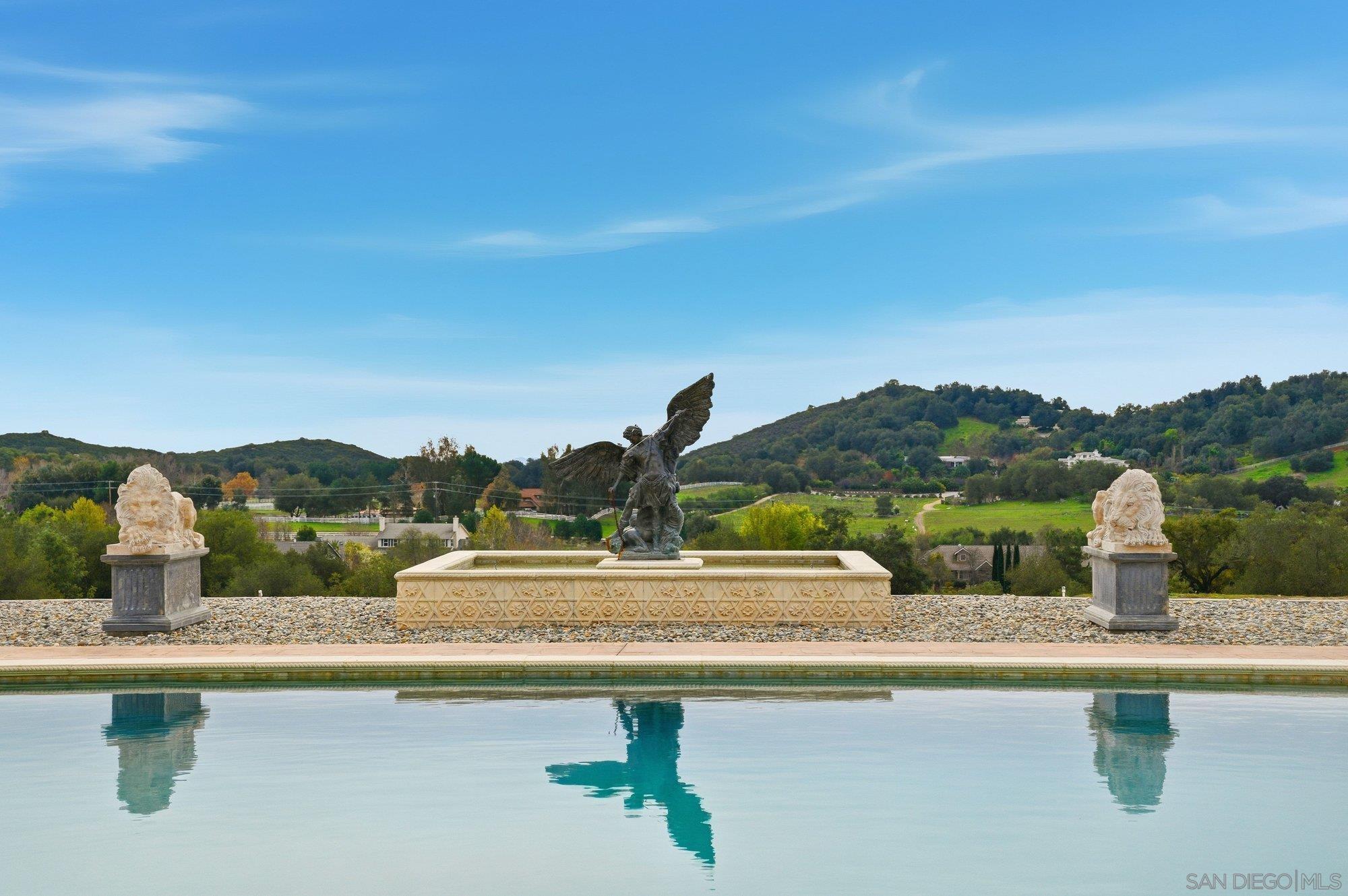 Detail Gallery Image 49 of 59 For 19319  Calle Juanito, Murrieta,  CA 92562 - 5 Beds | 5/3 Baths