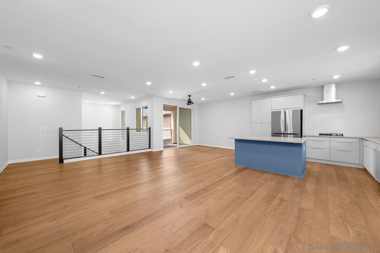 Detail Gallery Image 12 of 69 For 2776  via Alta Pl, San Diego,  CA 92108 - 3 Beds | 3 Baths