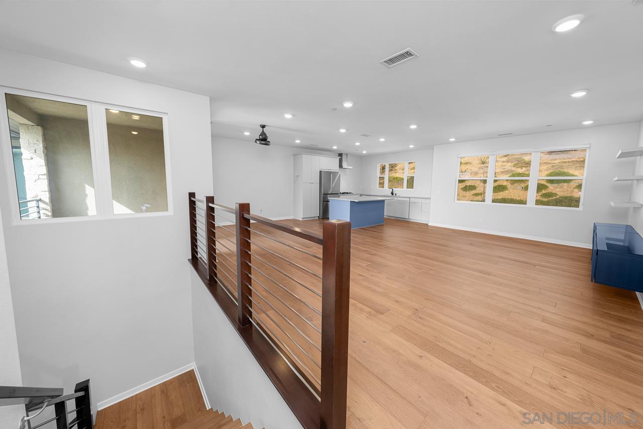 Detail Gallery Image 3 of 69 For 2776  via Alta Pl, San Diego,  CA 92108 - 3 Beds | 3 Baths