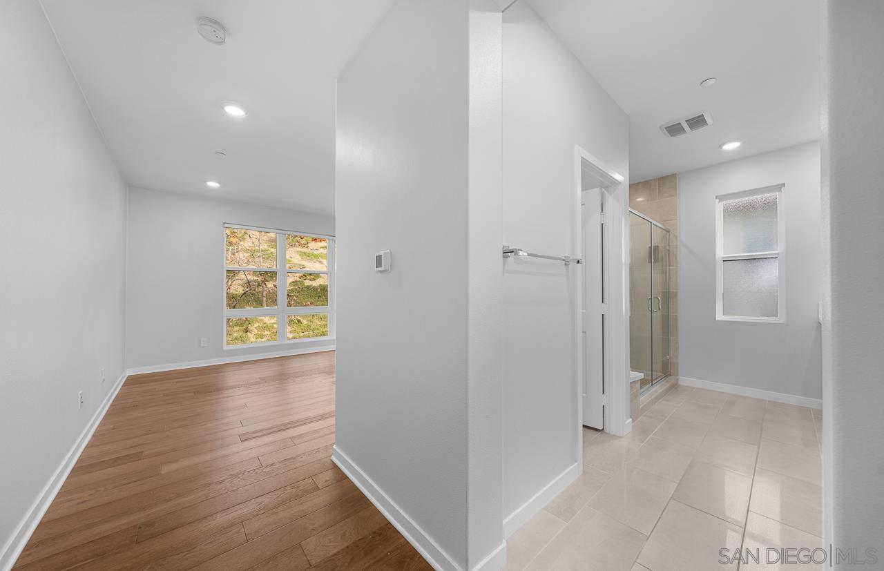 Detail Gallery Image 22 of 69 For 2776  via Alta Pl, San Diego,  CA 92108 - 3 Beds | 3 Baths