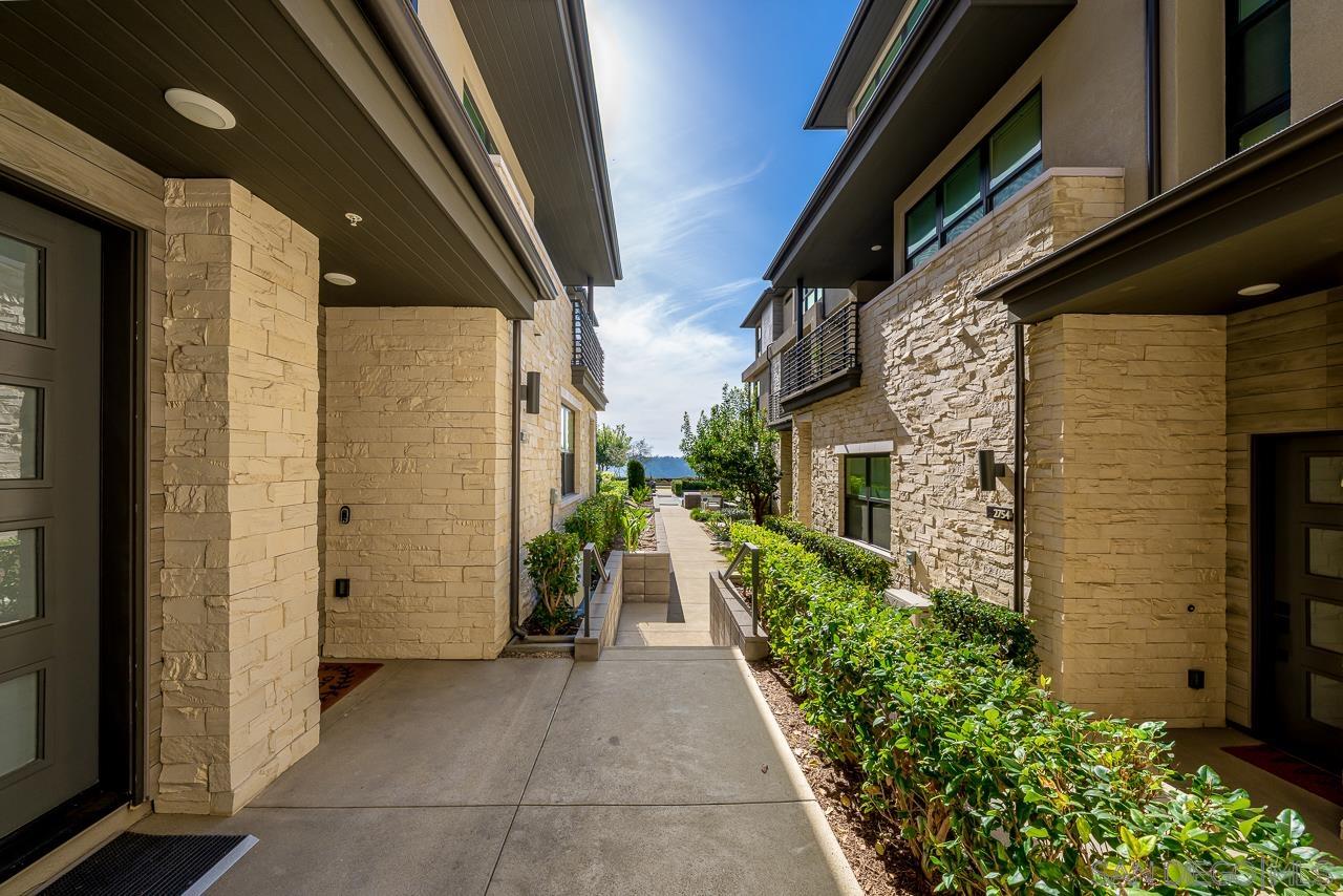 Detail Gallery Image 43 of 71 For 2776  via Alta Pl, San Diego,  CA 92108 - 3 Beds | 3 Baths