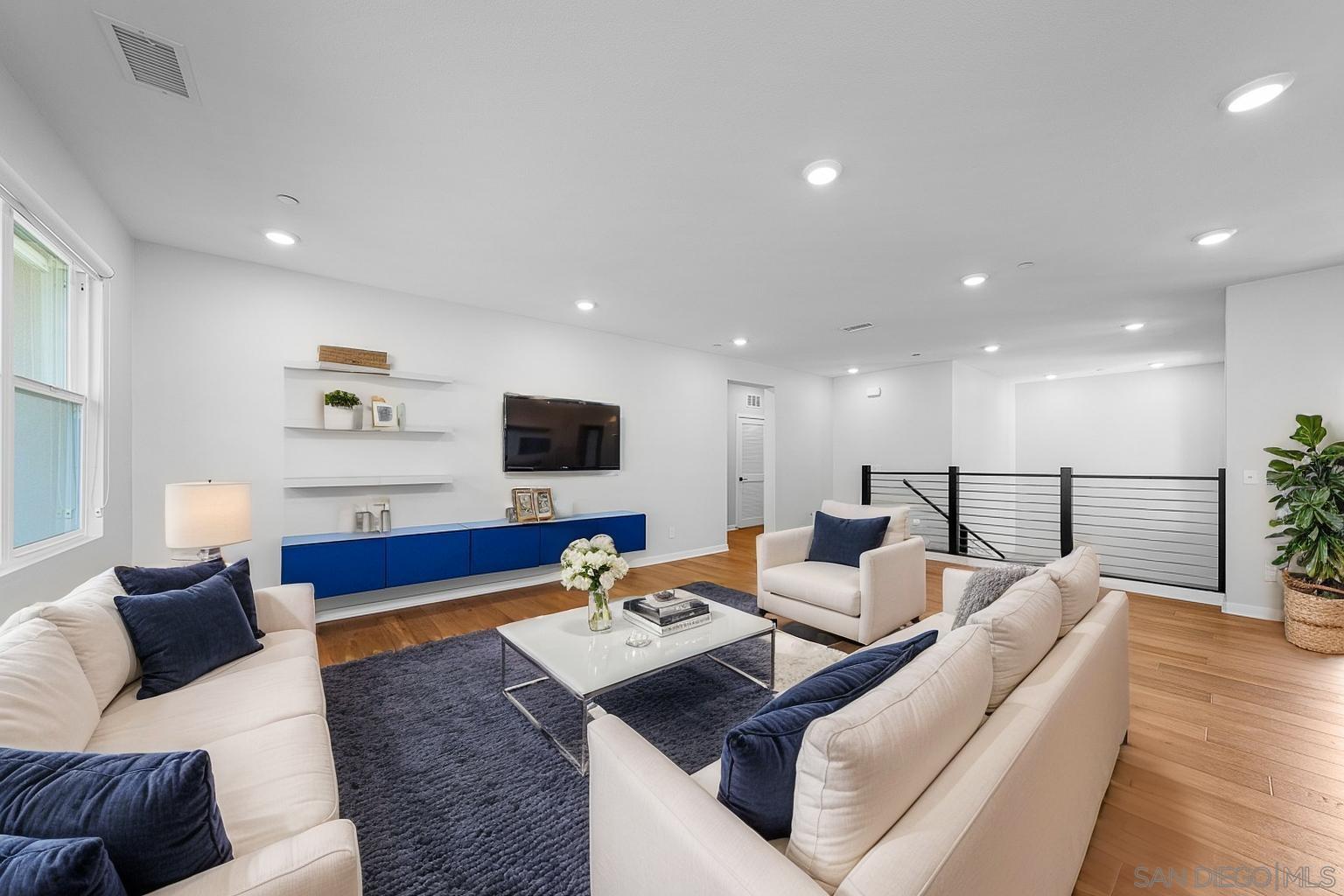 Detail Gallery Image 6 of 69 For 2776  via Alta Pl, San Diego,  CA 92108 - 3 Beds | 3 Baths