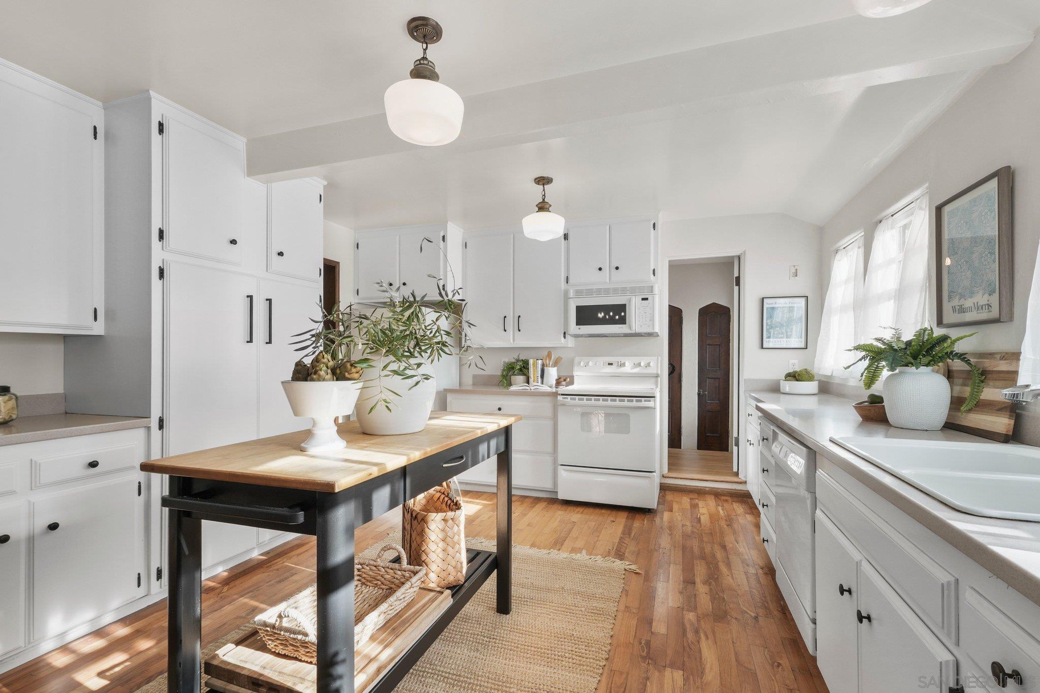 Detail Gallery Image 14 of 50 For 3638  Plumosa Drive, San Diego,  CA 92106 - 5 Beds | 2 Baths