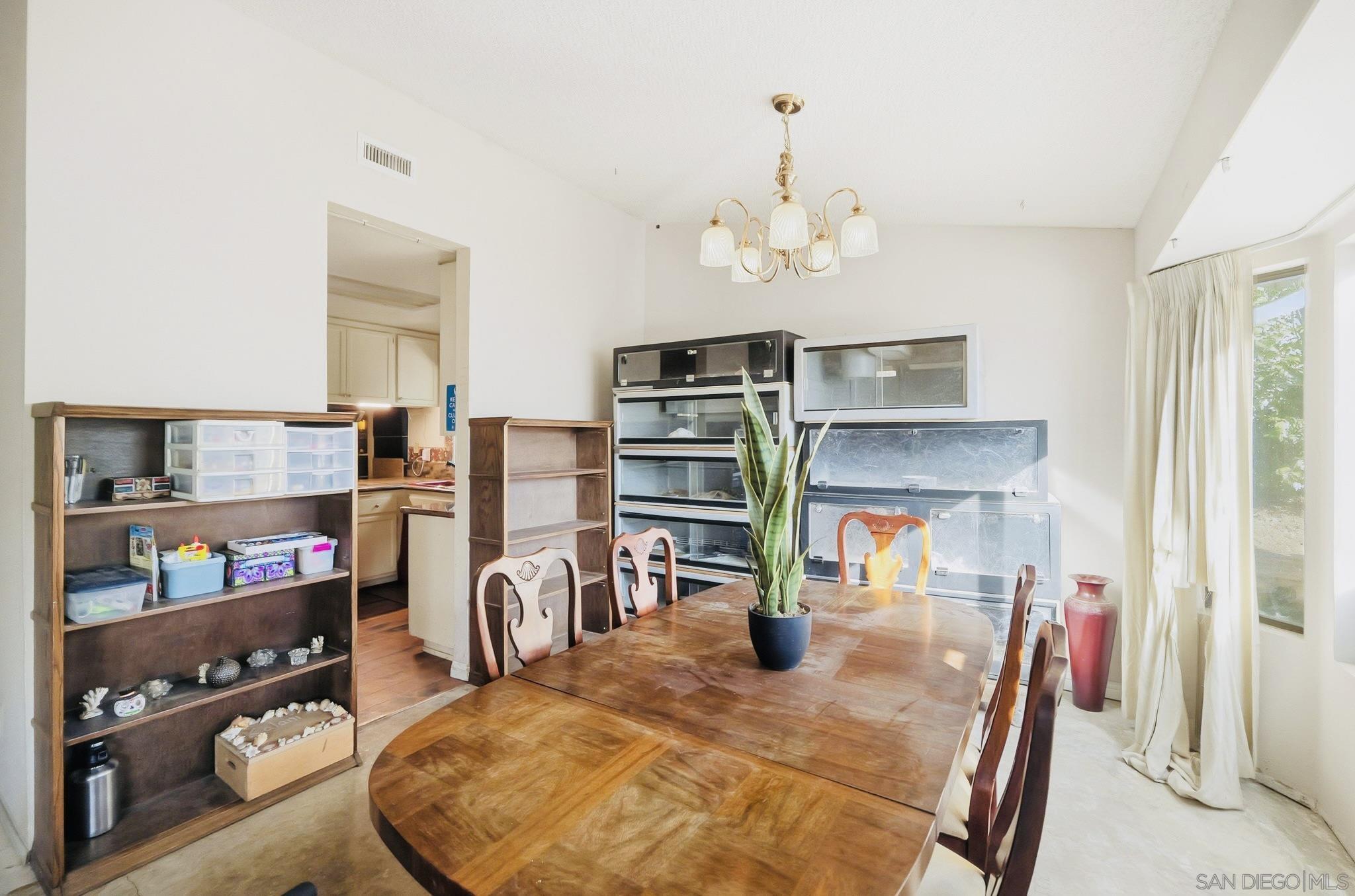 Detail Gallery Image 11 of 27 For 41614  Zinfandel Ave, Temecula,  CA 92591 - 3 Beds | 2 Baths