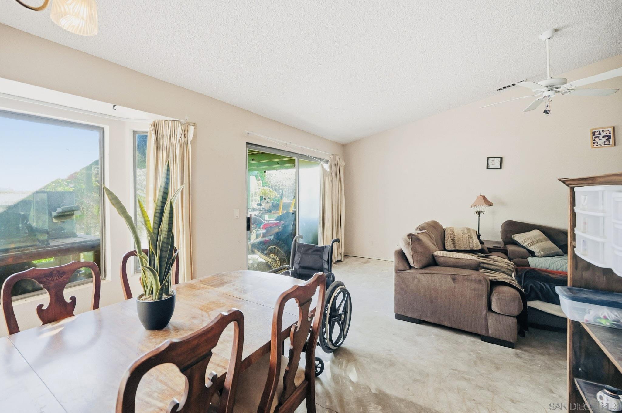 Detail Gallery Image 7 of 27 For 41614  Zinfandel Ave, Temecula,  CA 92591 - 3 Beds | 2 Baths