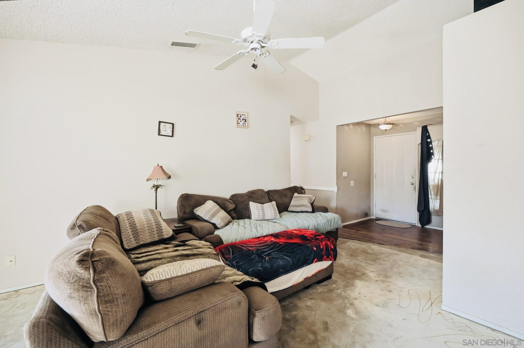 Detail Gallery Image 8 of 27 For 41614  Zinfandel Ave, Temecula,  CA 92591 - 3 Beds | 2 Baths