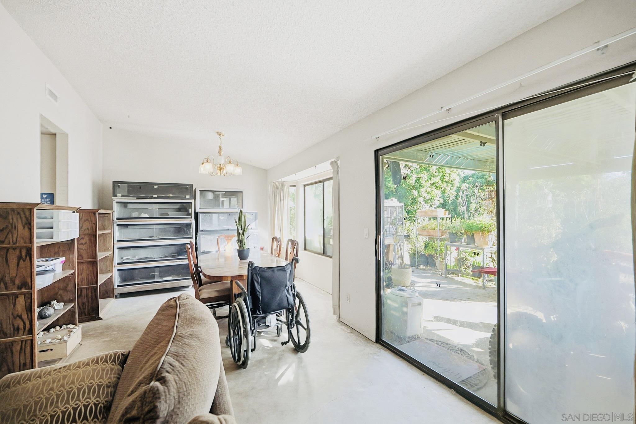 Detail Gallery Image 9 of 27 For 41614  Zinfandel Ave, Temecula,  CA 92591 - 3 Beds | 2 Baths