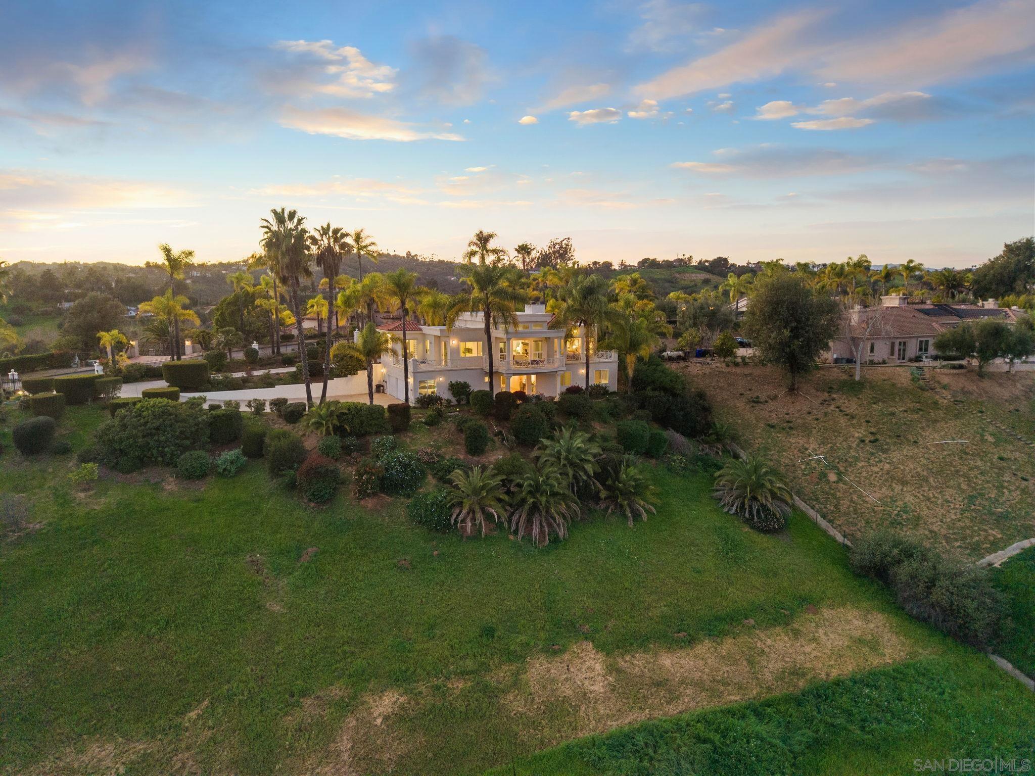 Detail Gallery Image 2 of 60 For 4462  Fallsbrae Rd, Fallbrook,  CA 92028 - 4 Beds | 3/1 Baths