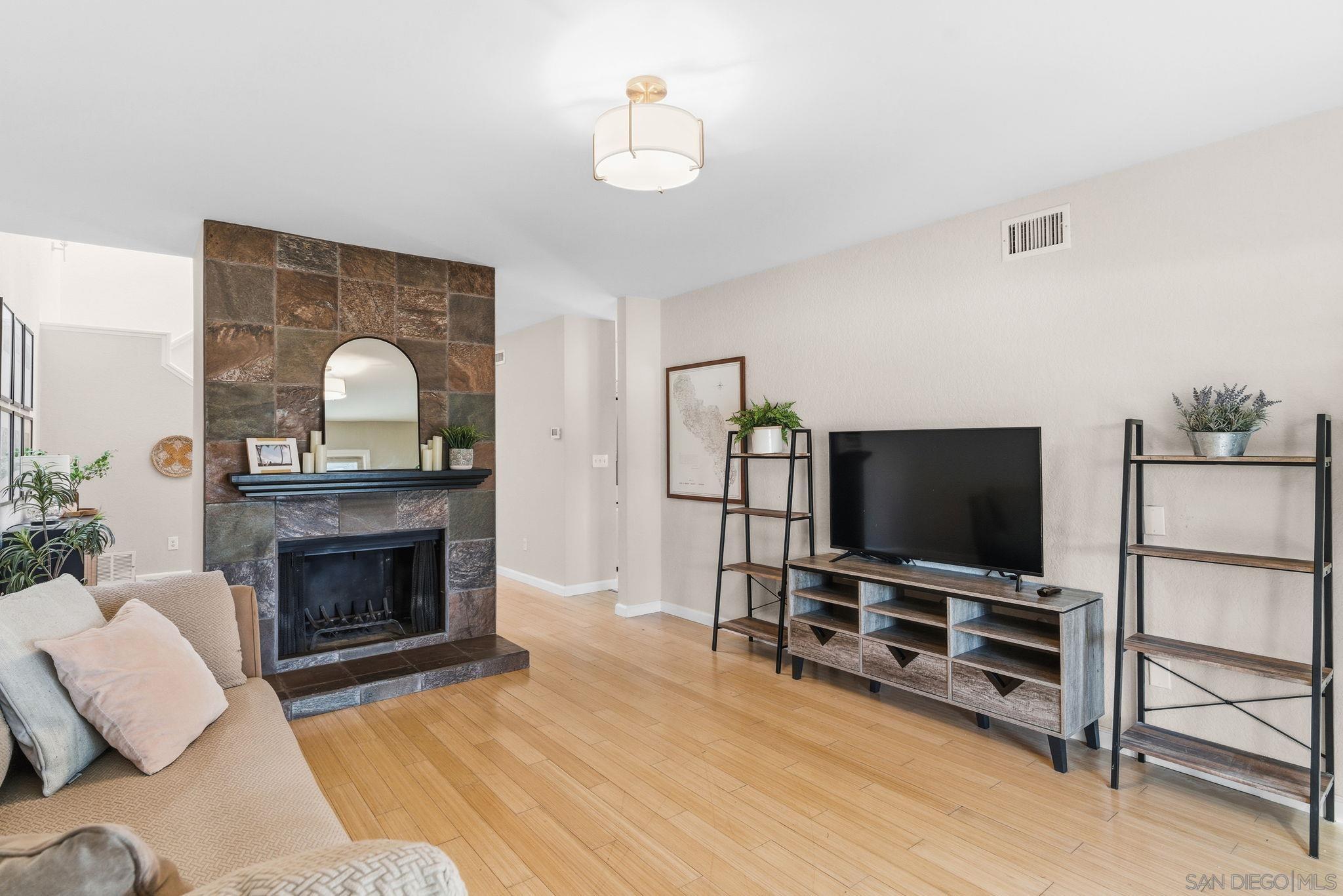 Detail Gallery Image 5 of 24 For 10251  Caminito Surabaya, San Diego,  CA 92131 - 4 Beds | 2/1 Baths