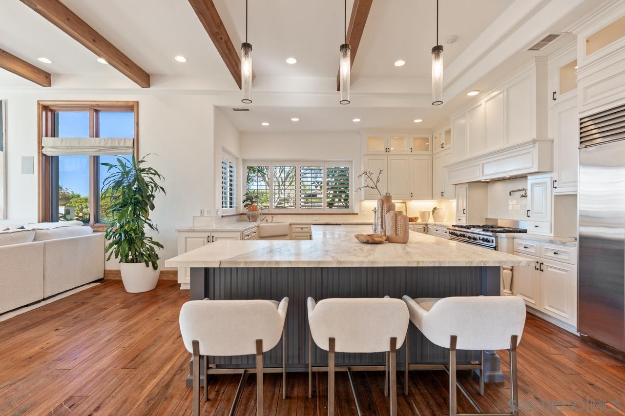 Detail Gallery Image 17 of 69 For 8080  La Jolla Scenic Dr N, La Jolla,  CA 92037 - 5 Beds | 4/1 Baths