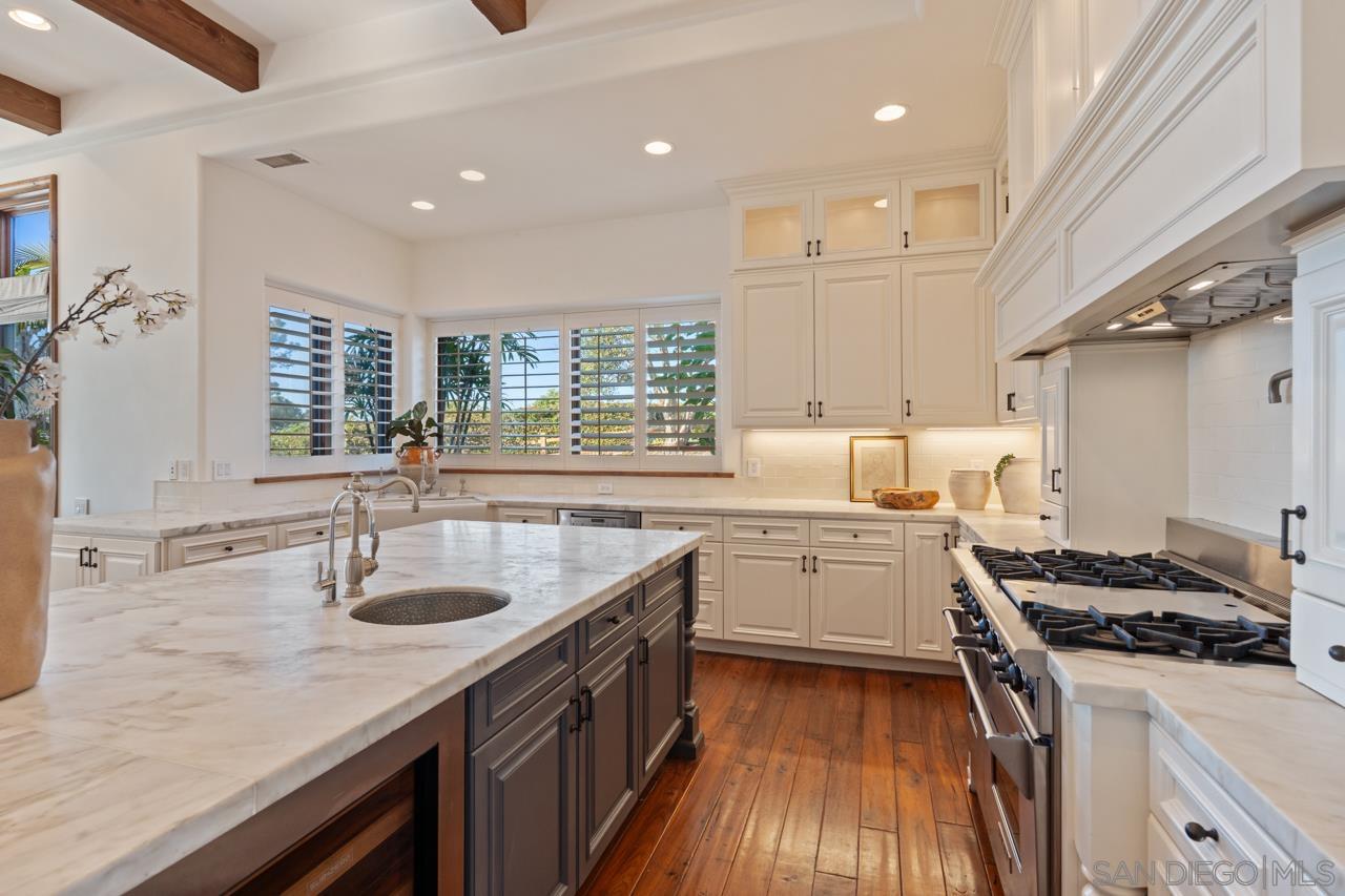 Detail Gallery Image 20 of 69 For 8080  La Jolla Scenic Dr N, La Jolla,  CA 92037 - 5 Beds | 4/1 Baths