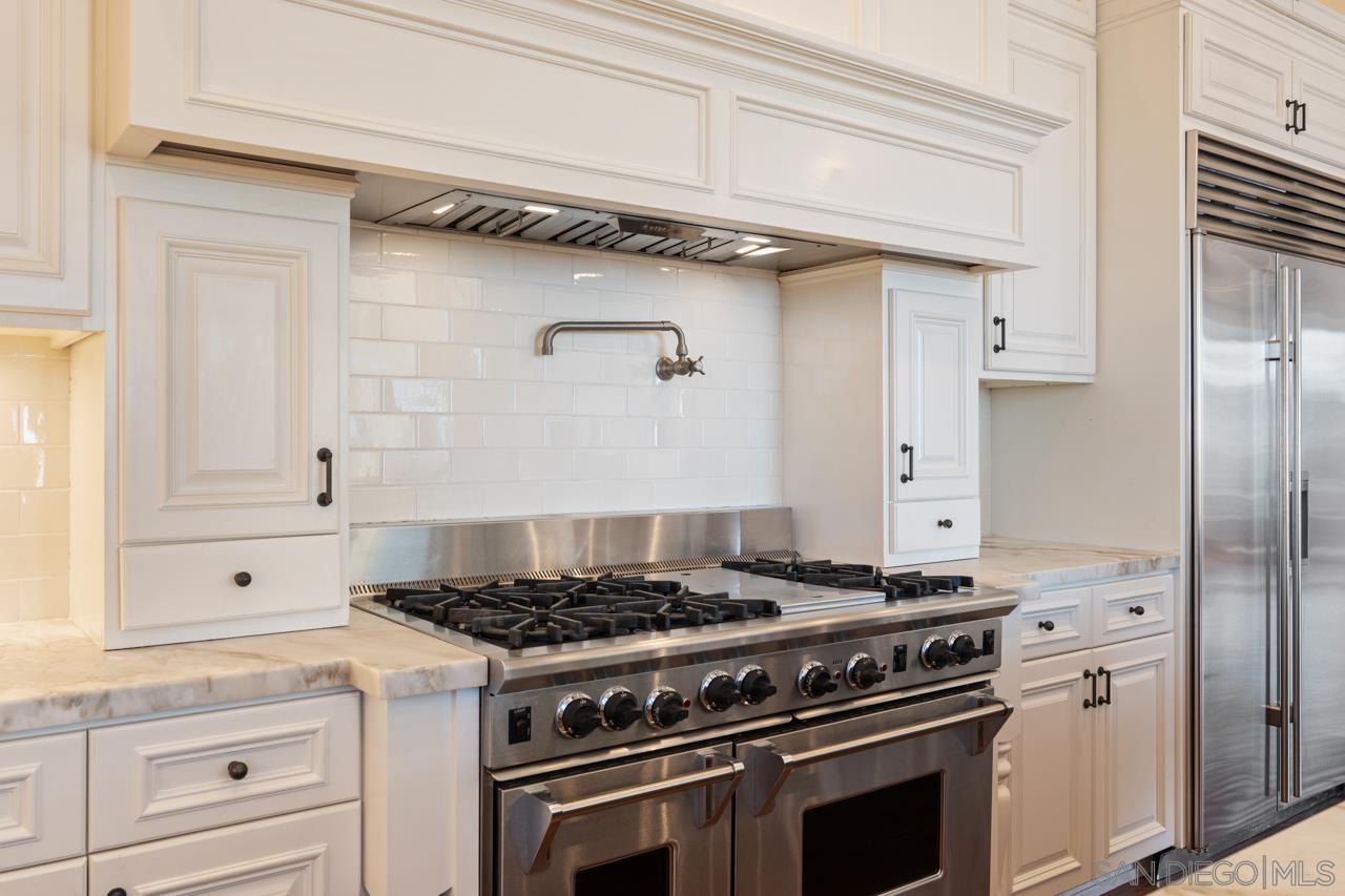 Detail Gallery Image 21 of 69 For 8080  La Jolla Scenic Dr N, La Jolla,  CA 92037 - 5 Beds | 4/1 Baths