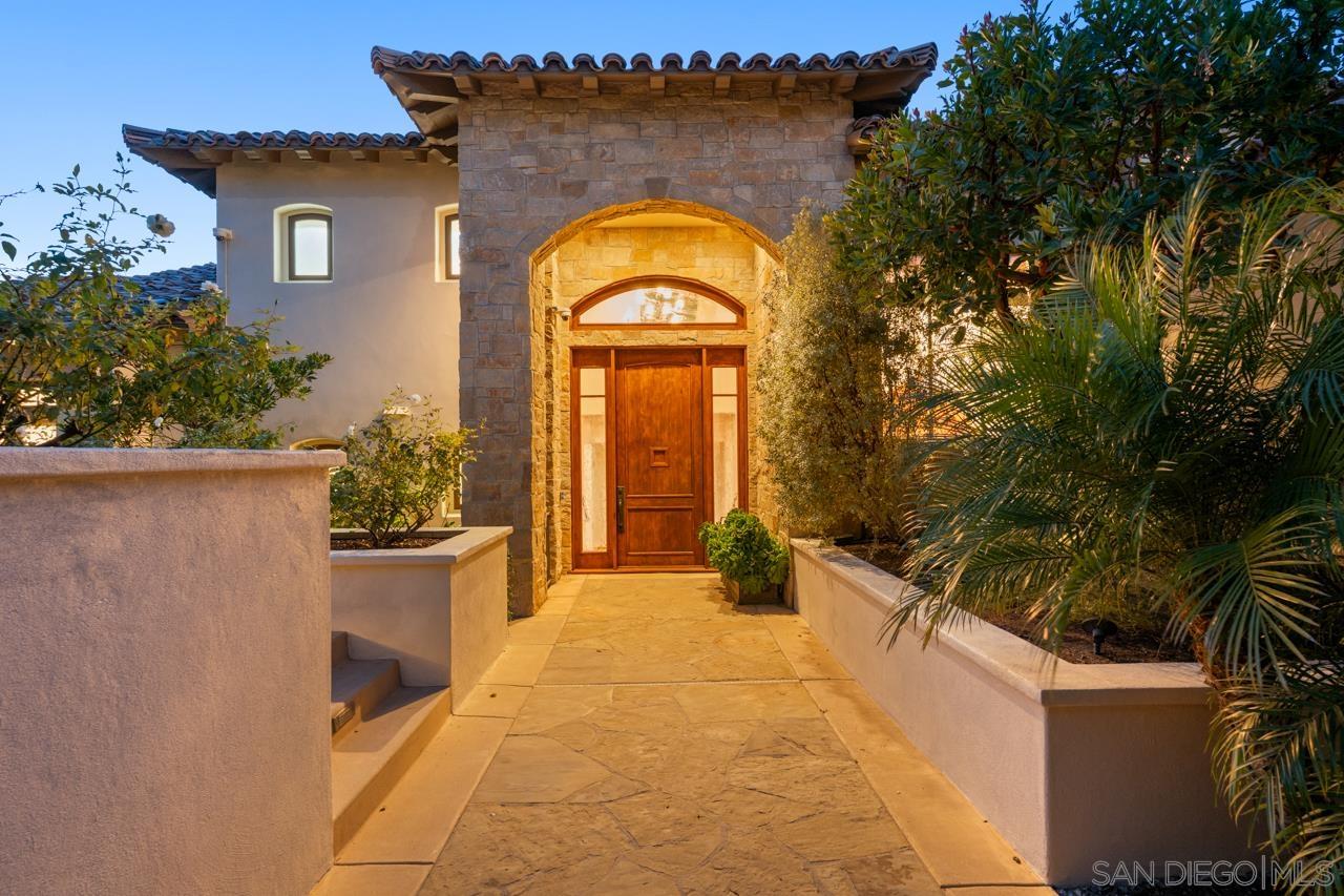 Detail Gallery Image 5 of 69 For 8080  La Jolla Scenic Dr N, La Jolla,  CA 92037 - 5 Beds | 4/1 Baths