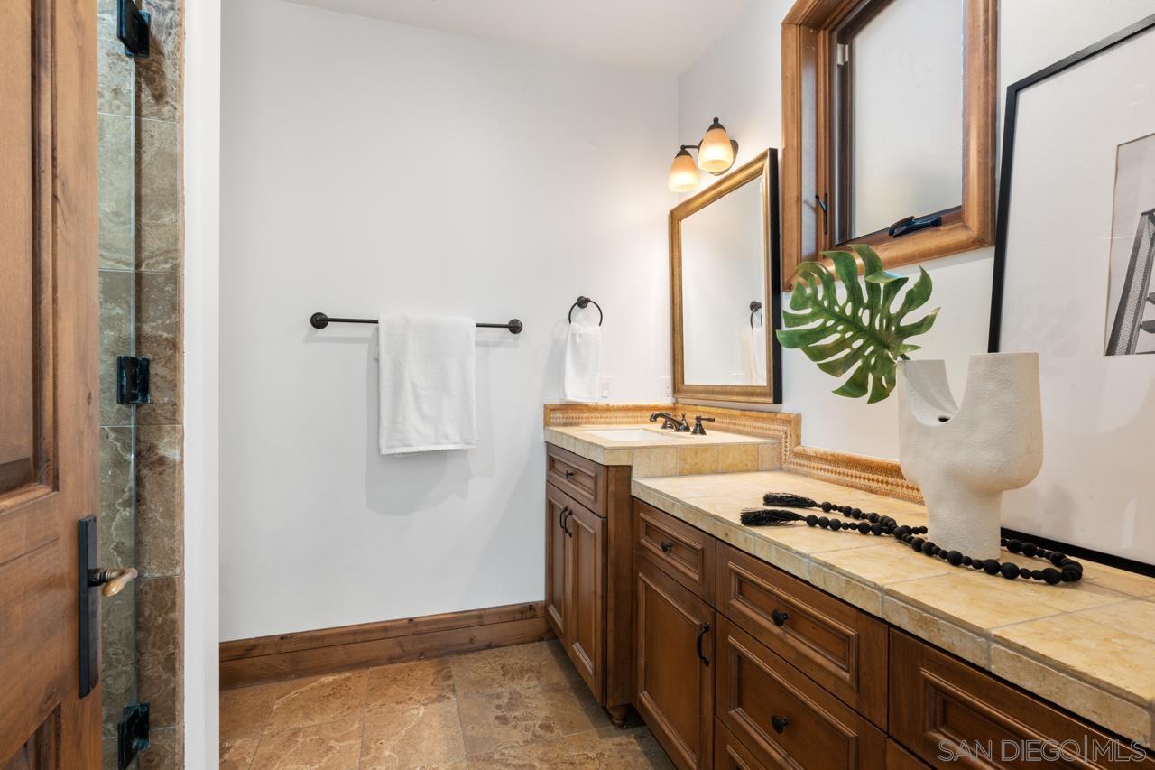 Detail Gallery Image 49 of 69 For 8080  La Jolla Scenic Dr N, La Jolla,  CA 92037 - 5 Beds | 4/1 Baths