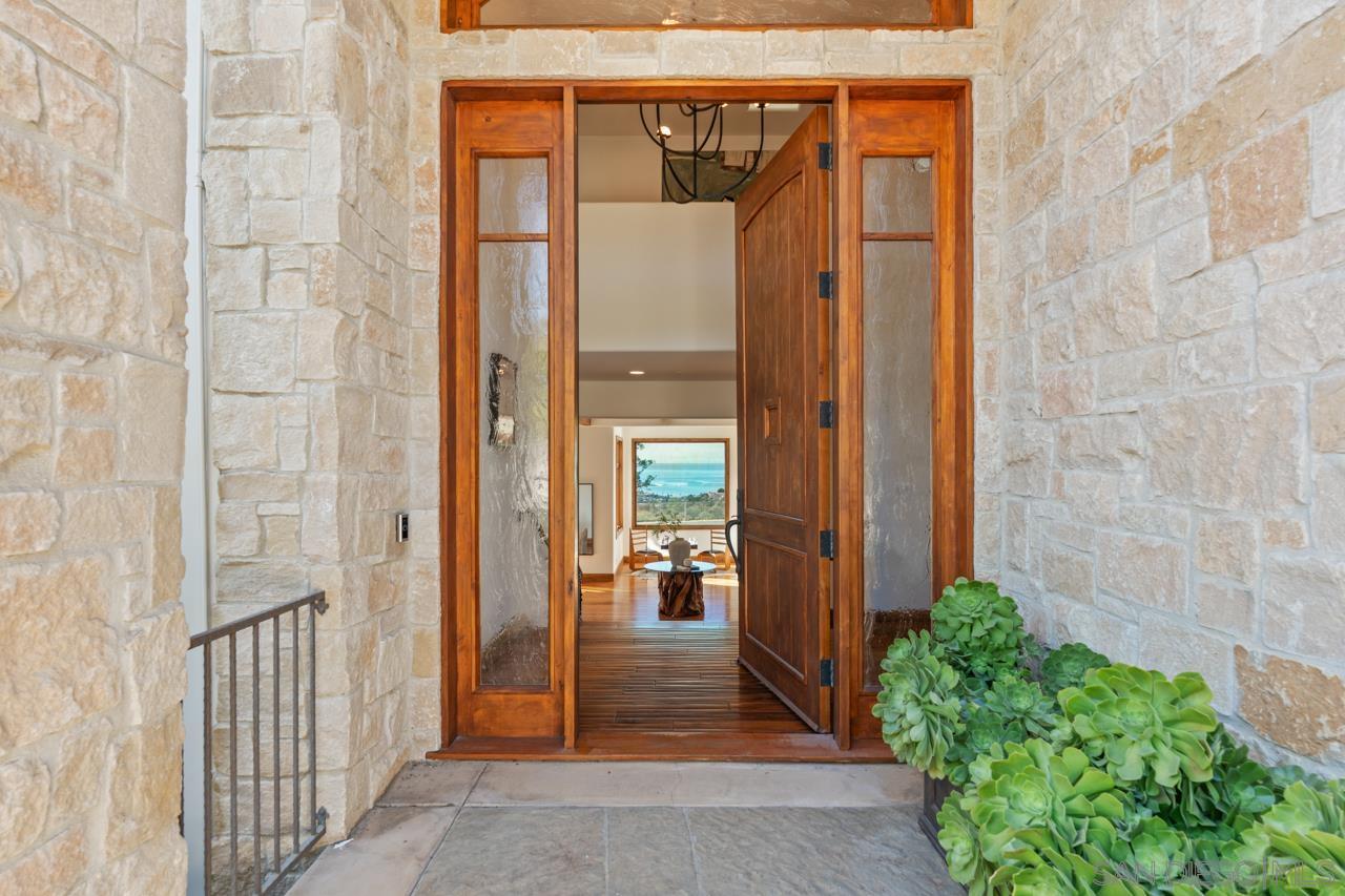 Detail Gallery Image 7 of 69 For 8080  La Jolla Scenic Dr N, La Jolla,  CA 92037 - 5 Beds | 4/1 Baths