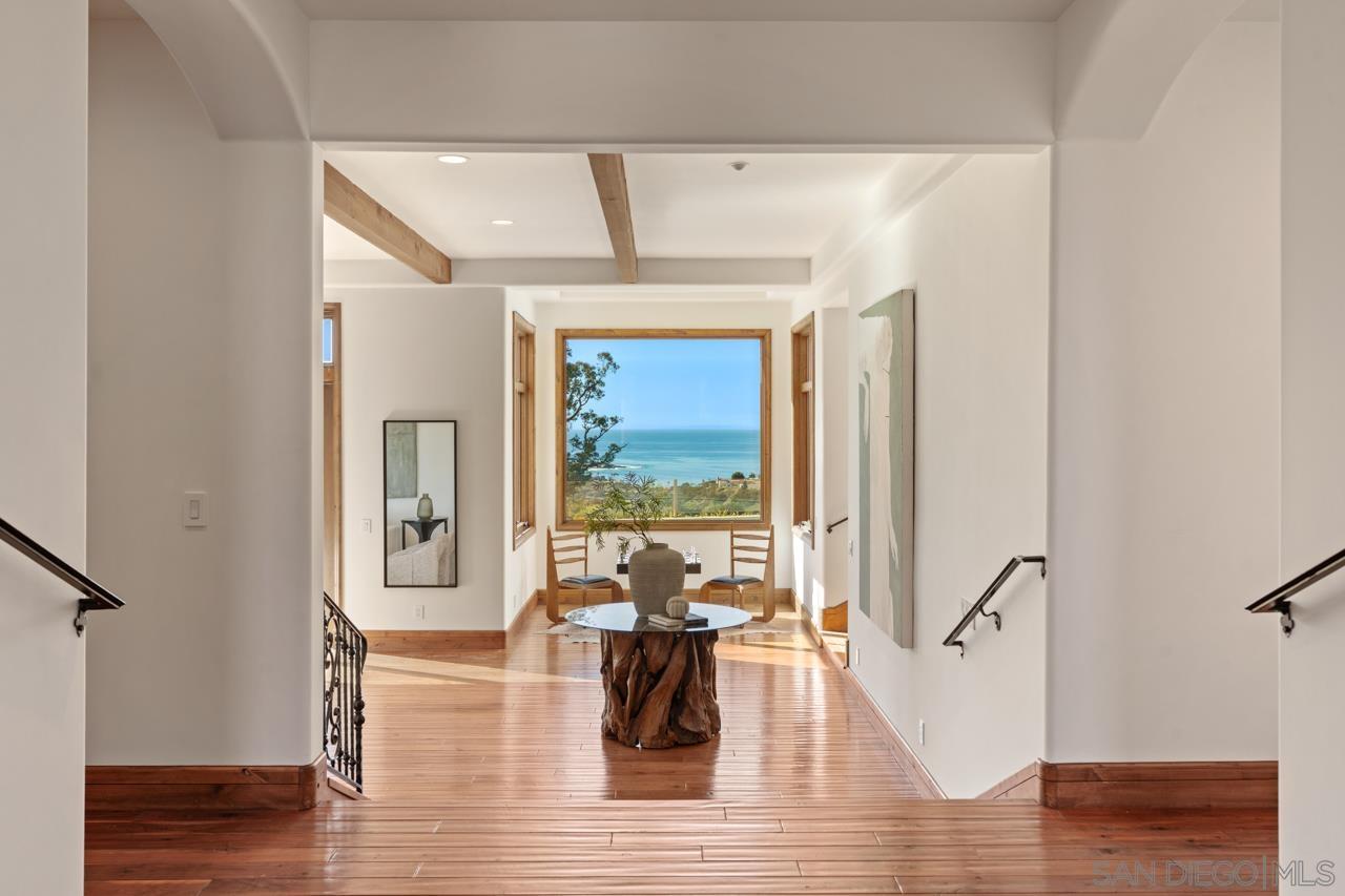 Detail Gallery Image 8 of 69 For 8080  La Jolla Scenic Dr N, La Jolla,  CA 92037 - 5 Beds | 4/1 Baths