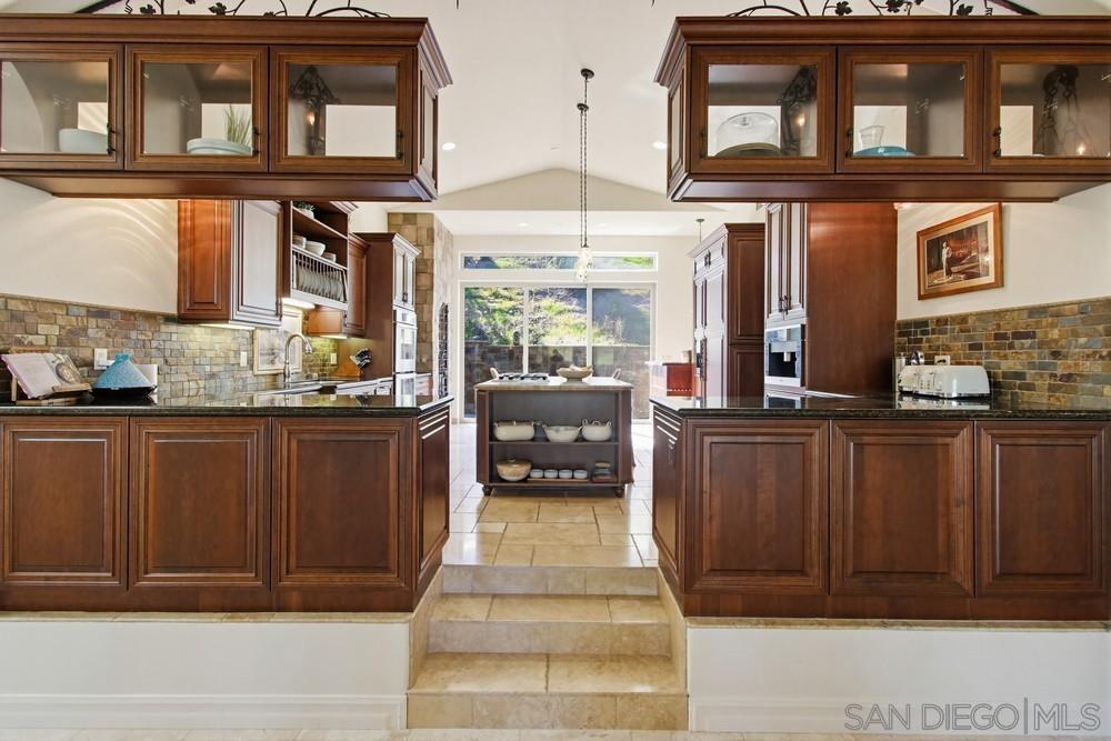Detail Gallery Image 14 of 75 For 11558  Creek, Poway,  CA 92064 - 5 Beds | 4/1 Baths