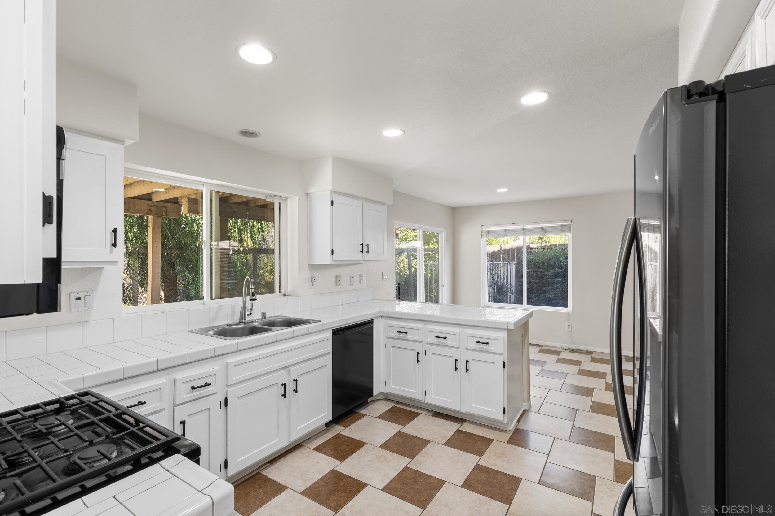 Detail Gallery Image 11 of 42 For 609  Jacks Creek Road, Escondido,  CA 92027 - 4 Beds | 2/1 Baths