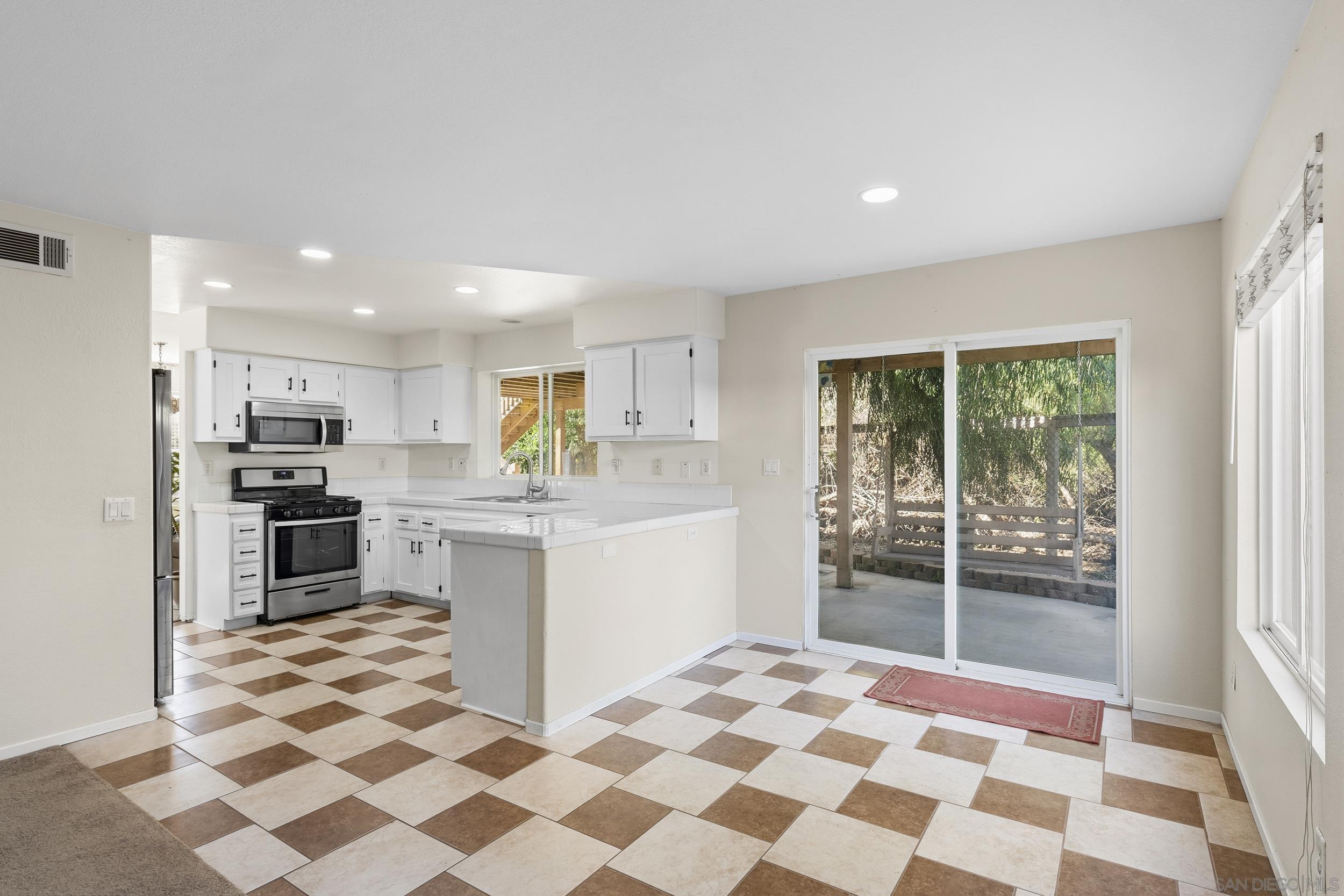 Detail Gallery Image 5 of 42 For 609  Jacks Creek Road, Escondido,  CA 92027 - 4 Beds | 2/1 Baths