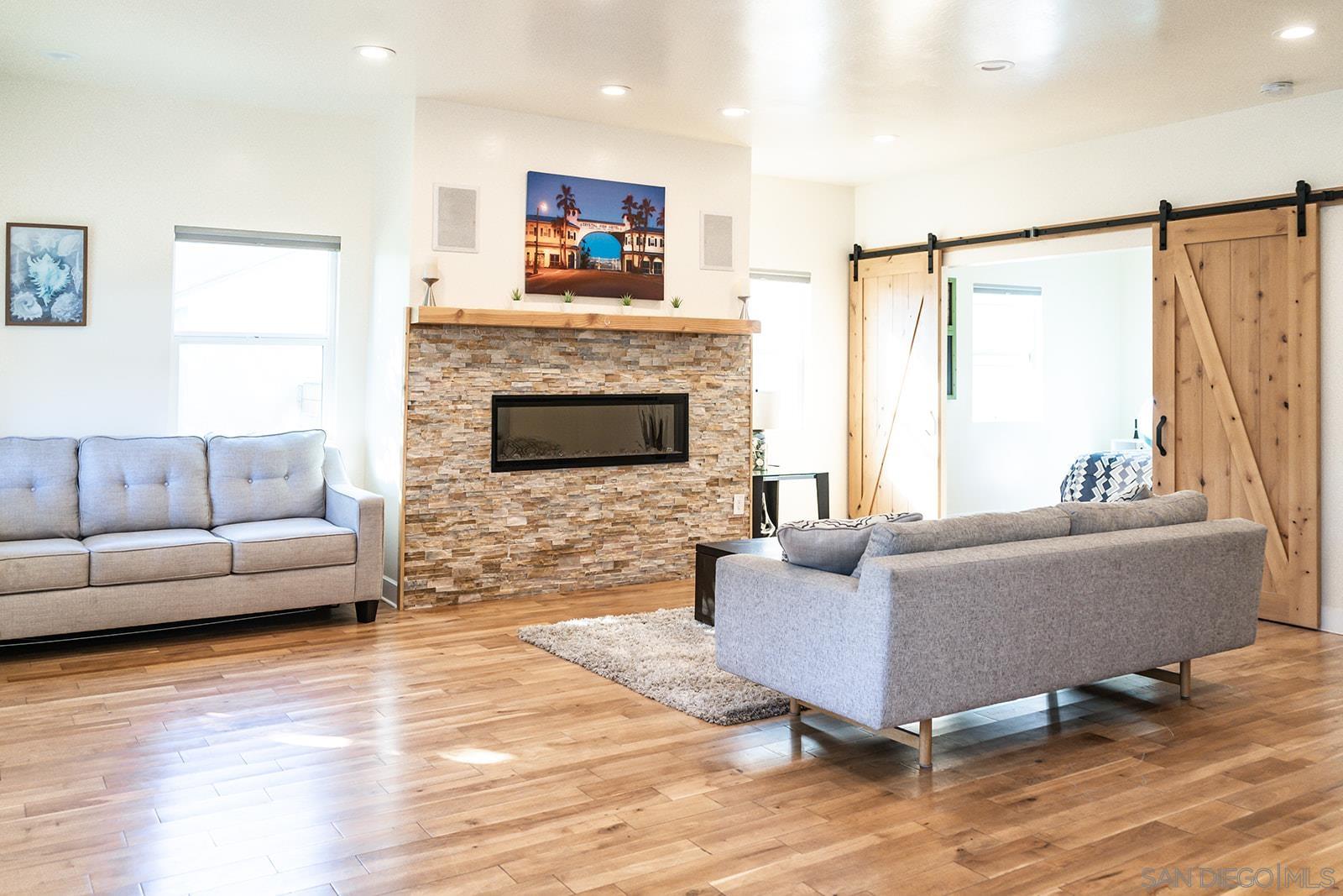 Detail Gallery Image 15 of 19 For 1220  Emerald St, San Diego,  CA 92109 - 5 Beds | 4 Baths