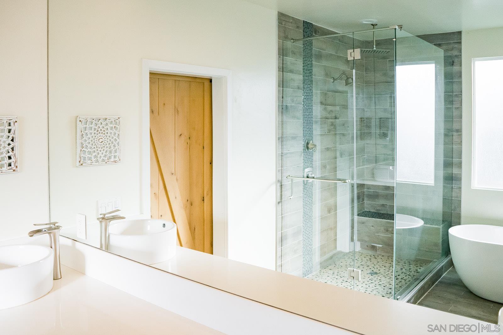 Detail Gallery Image 19 of 19 For 1220  Emerald St, San Diego,  CA 92109 - 5 Beds | 4 Baths