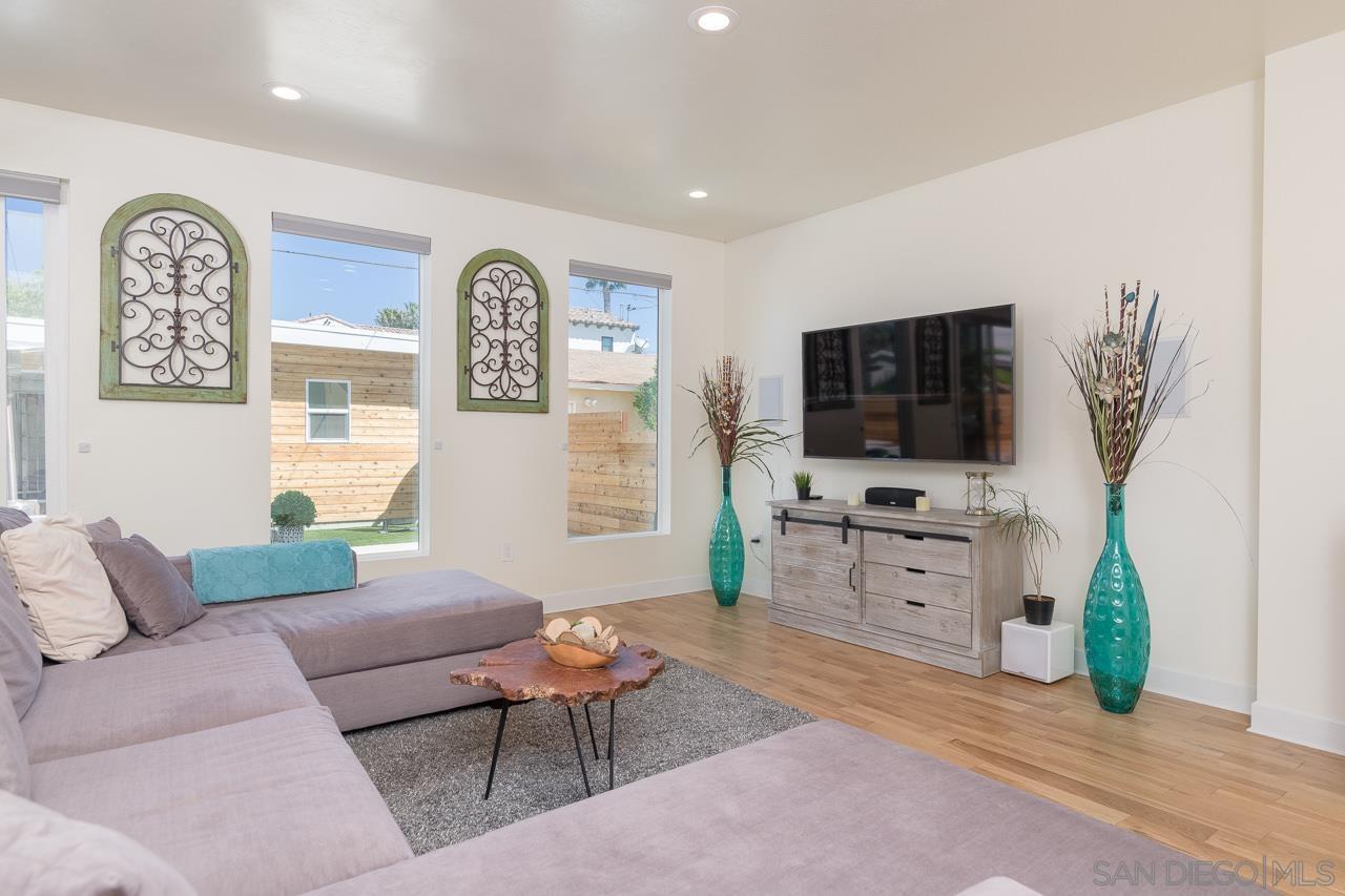 Detail Gallery Image 6 of 19 For 1220  Emerald St, San Diego,  CA 92109 - 5 Beds | 4 Baths