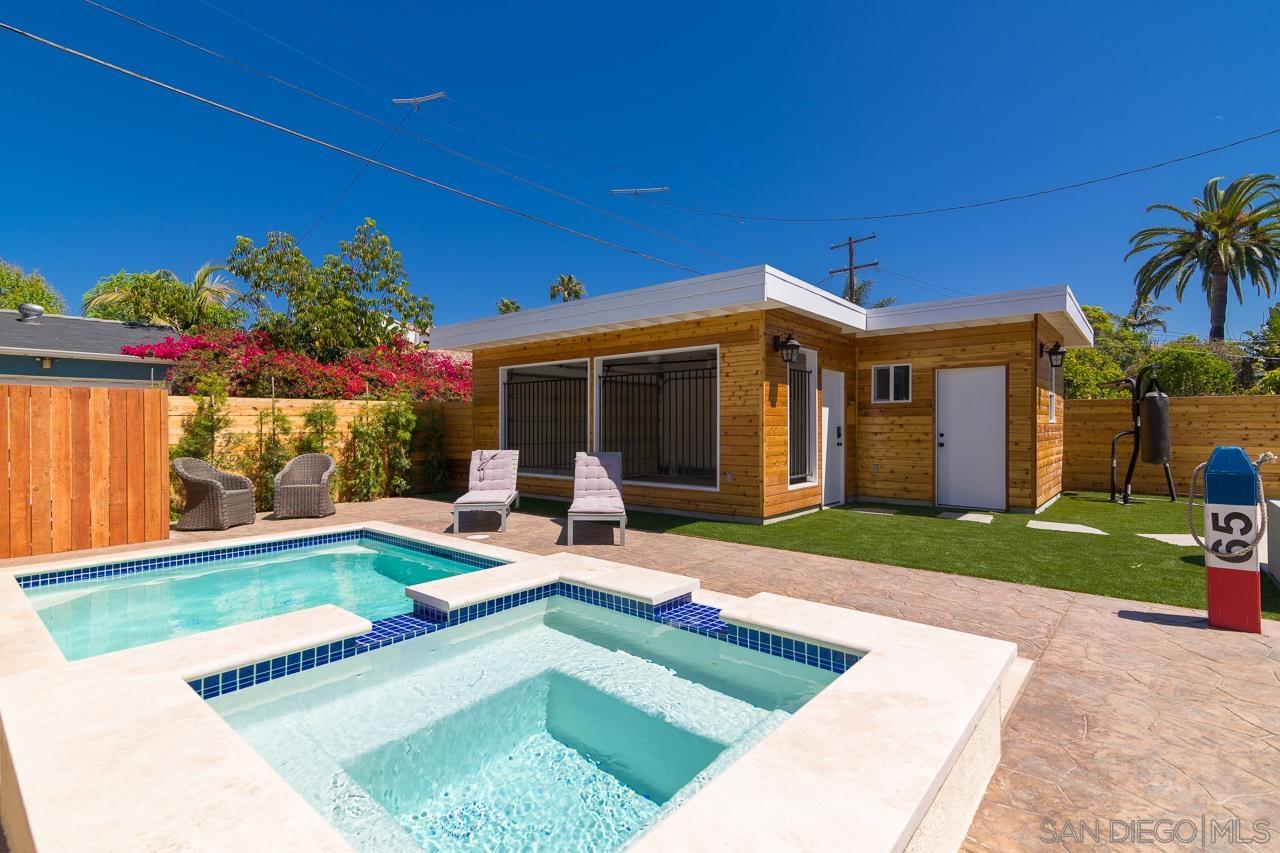 Detail Gallery Image 7 of 19 For 1220  Emerald St, San Diego,  CA 92109 - 5 Beds | 4 Baths