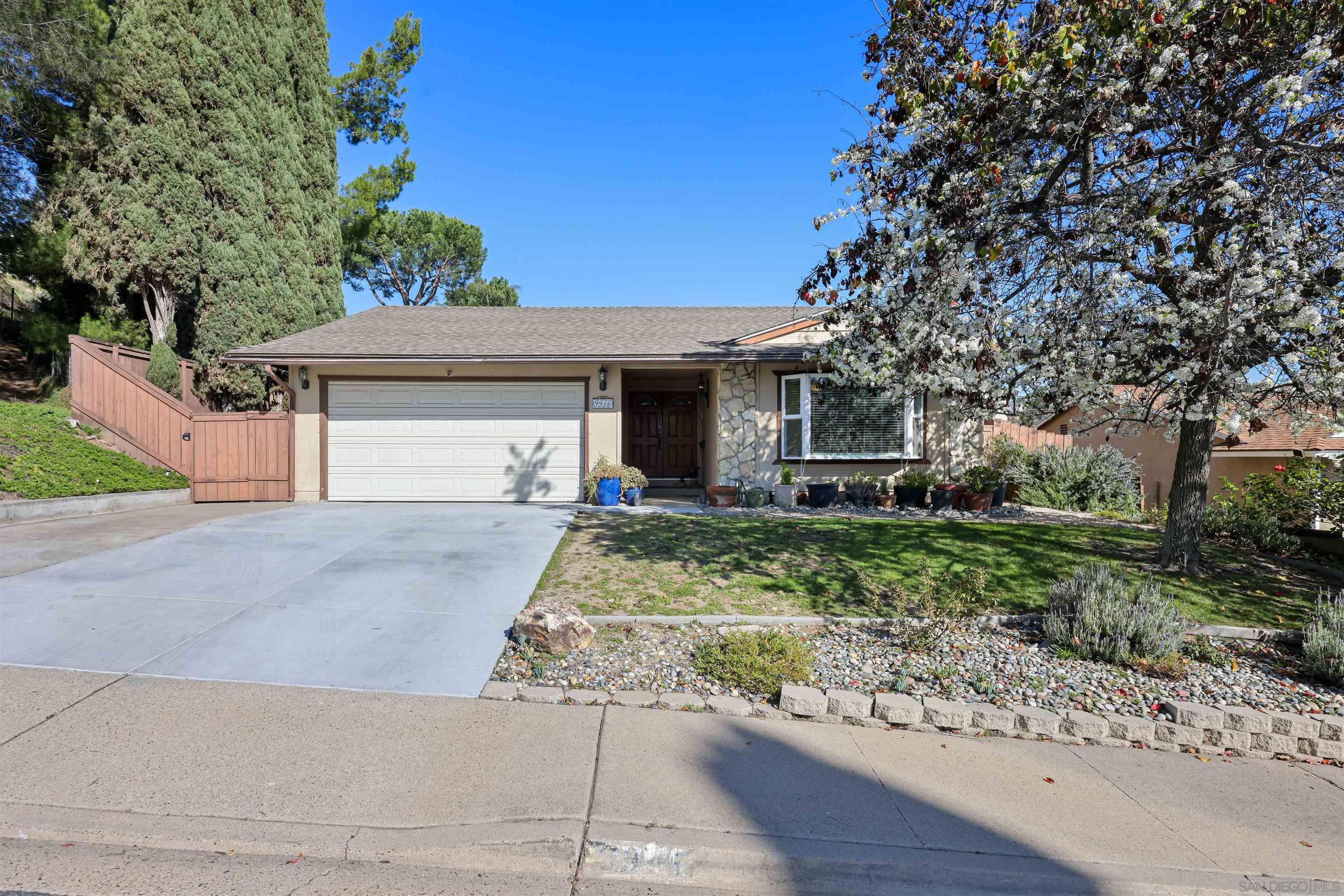 Detail Gallery Image 2 of 26 For 9916  Cardoza Dr, Santee,  CA 92071 - 3 Beds | 2 Baths