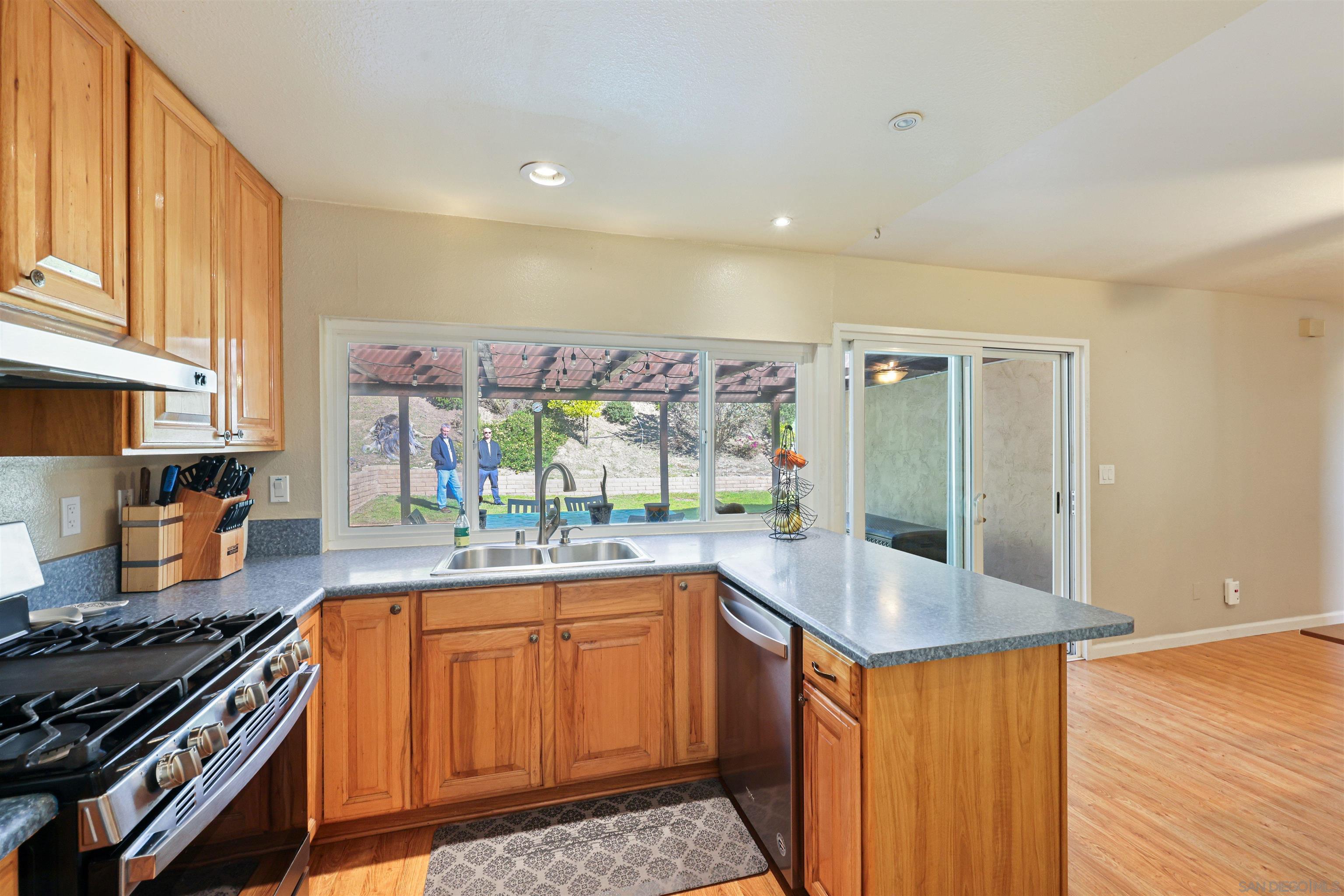 Detail Gallery Image 4 of 26 For 9916  Cardoza Dr, Santee,  CA 92071 - 3 Beds | 2 Baths