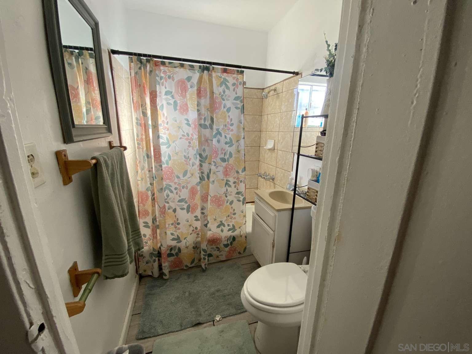 Detail Gallery Image 12 of 28 For 1202 E E 76th St, Los Angeles,  CA 90001 - – Beds | – Baths