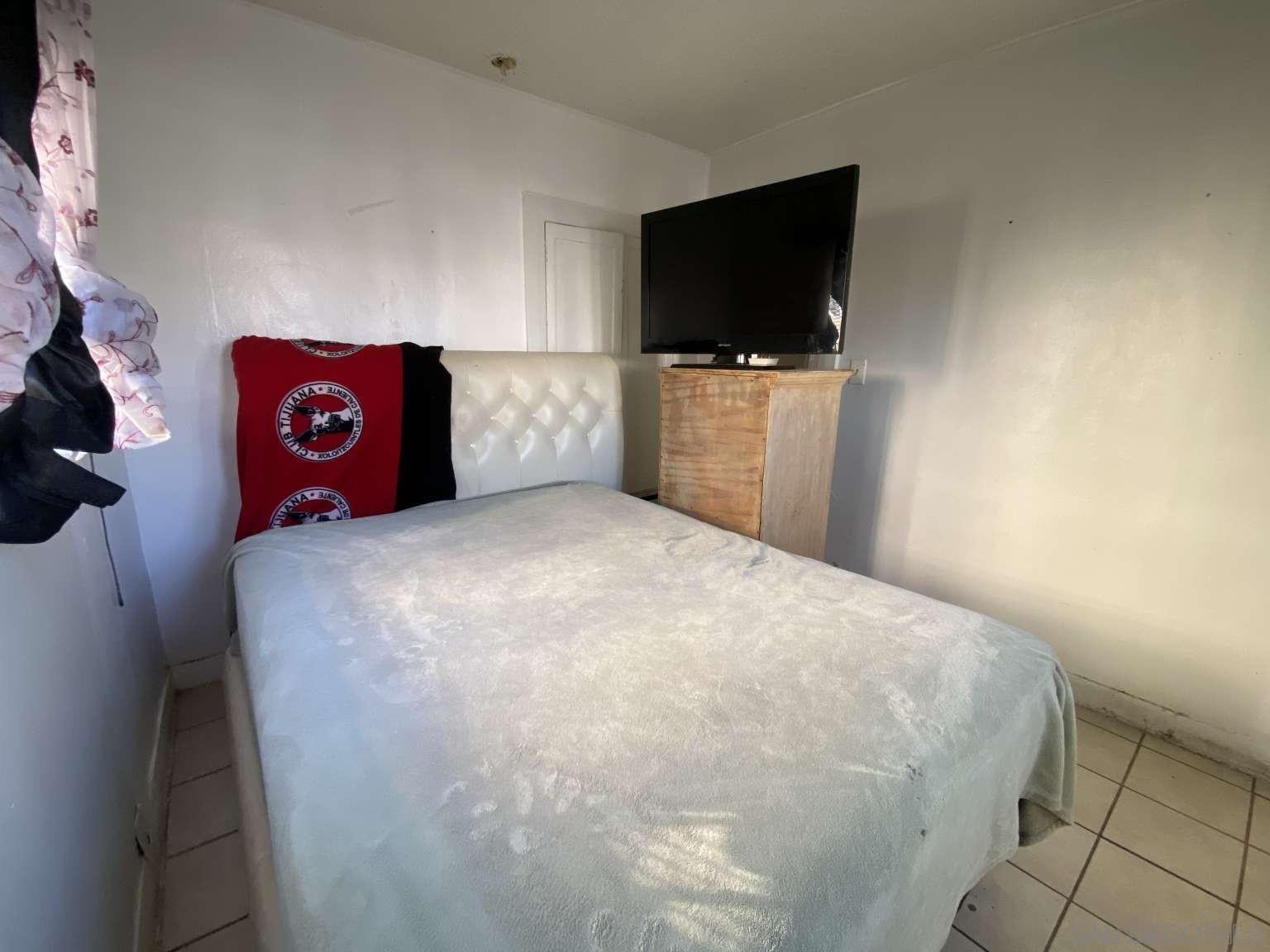 Detail Gallery Image 5 of 26 For 1202 E 76th St, Los Angeles,  CA 90001 - – Beds | – Baths