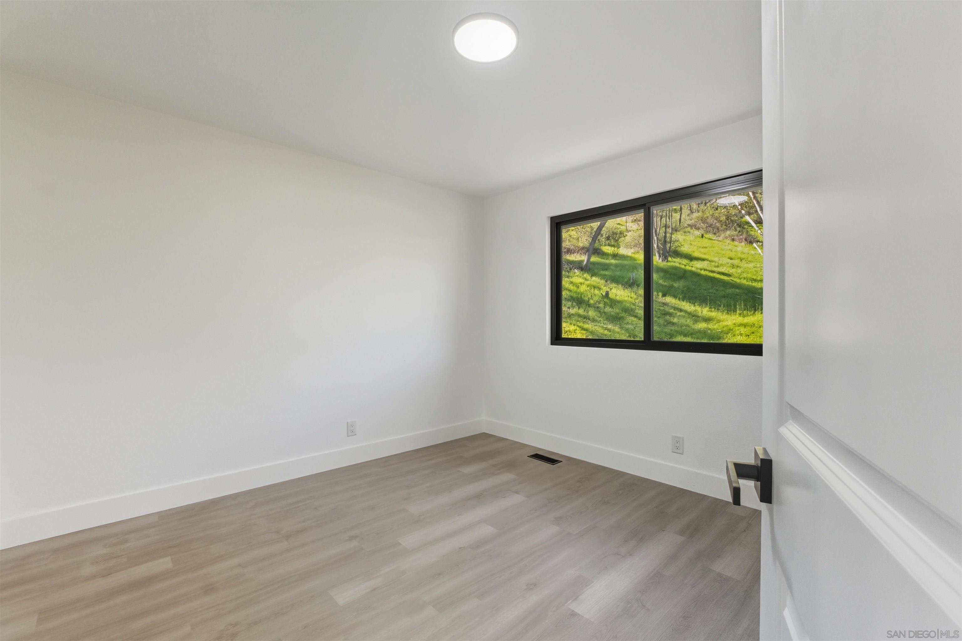 Detail Gallery Image 14 of 25 For 11618  Johnson Lake Road, Lakeside,  CA 92040 - 4 Beds | 3 Baths