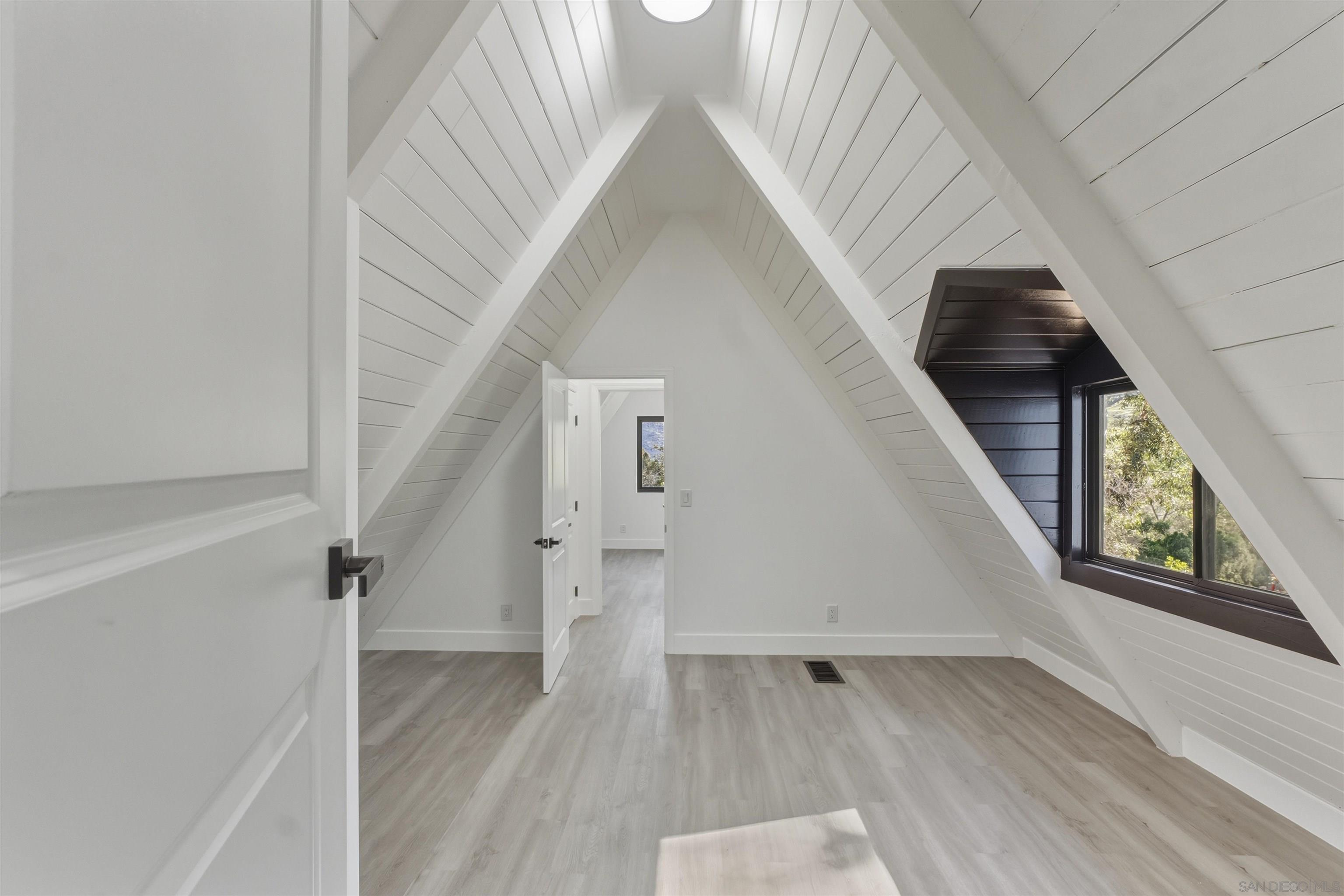 Detail Gallery Image 15 of 25 For 11618  Johnson Lake Road, Lakeside,  CA 92040 - 4 Beds | 3 Baths