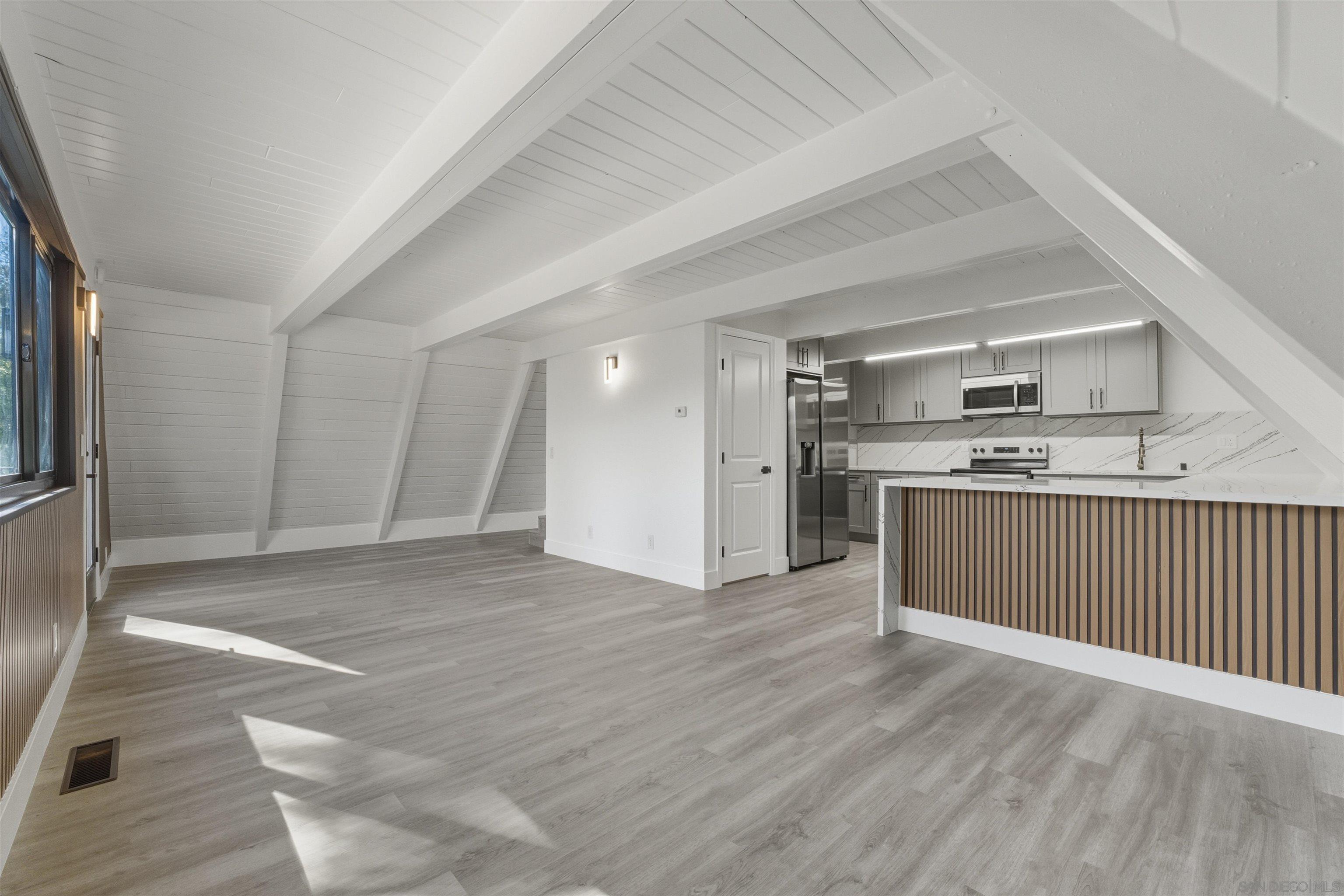 Detail Gallery Image 5 of 25 For 11618  Johnson Lake Road, Lakeside,  CA 92040 - 4 Beds | 3 Baths