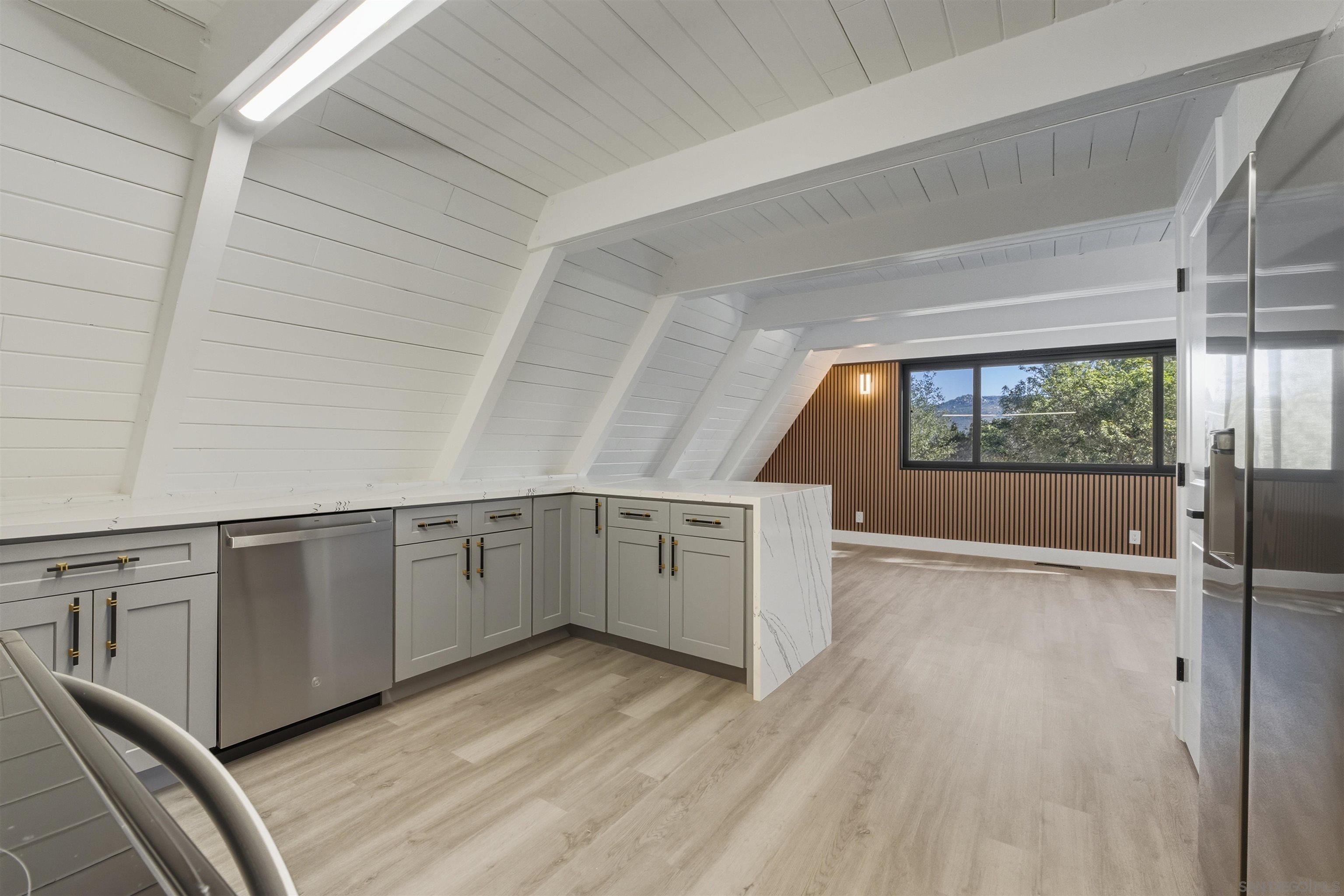 Detail Gallery Image 8 of 25 For 11618  Johnson Lake Road, Lakeside,  CA 92040 - 4 Beds | 3 Baths