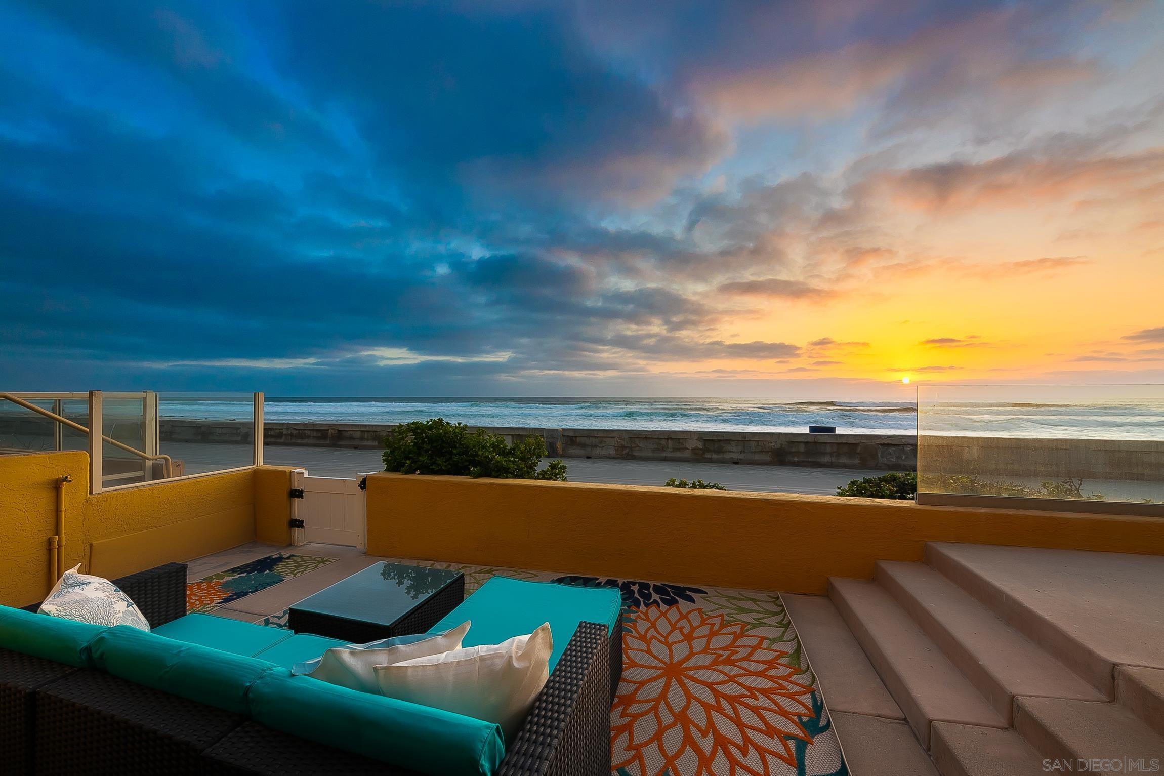 Detail Gallery Image 11 of 52 For 3537  Ocean Front Walk, San Diego,  CA 92109 - 3 Beds | 2/1 Baths