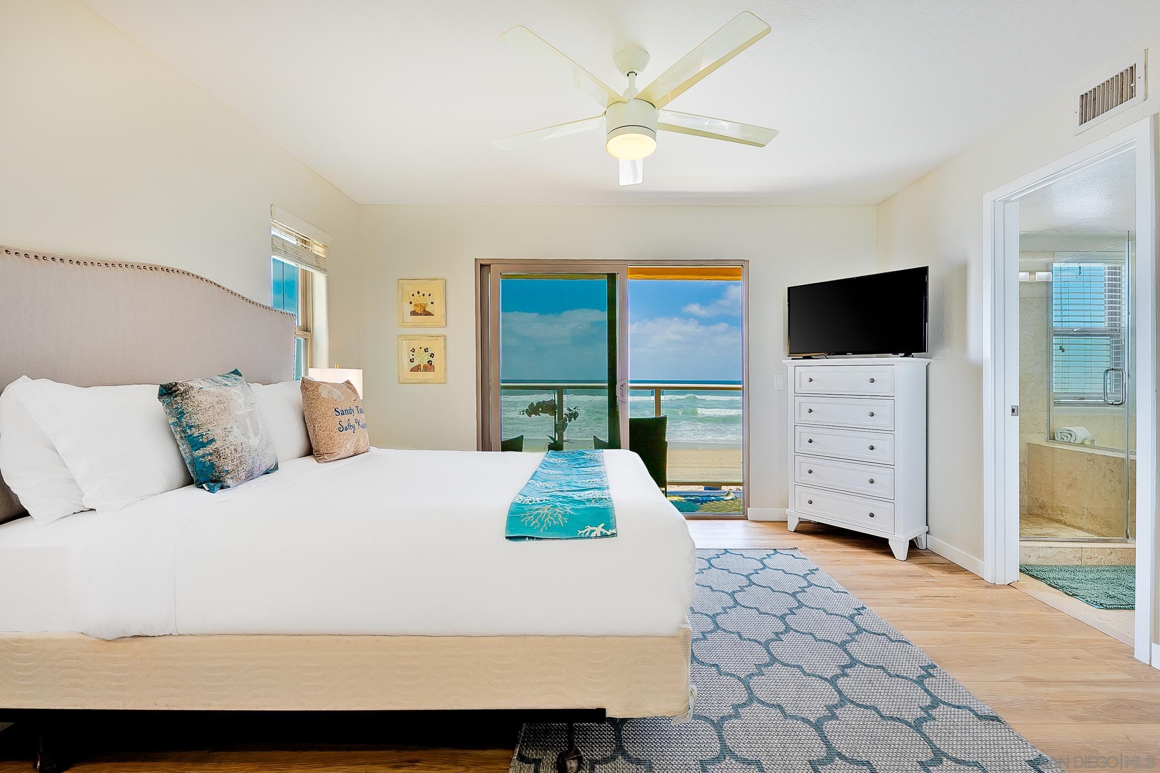 Detail Gallery Image 28 of 52 For 3537  Ocean Front Walk, San Diego,  CA 92109 - 3 Beds | 2/1 Baths