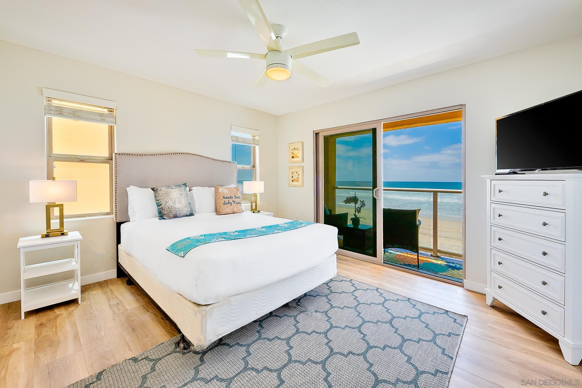 Detail Gallery Image 29 of 52 For 3537  Ocean Front Walk, San Diego,  CA 92109 - 3 Beds | 2/1 Baths