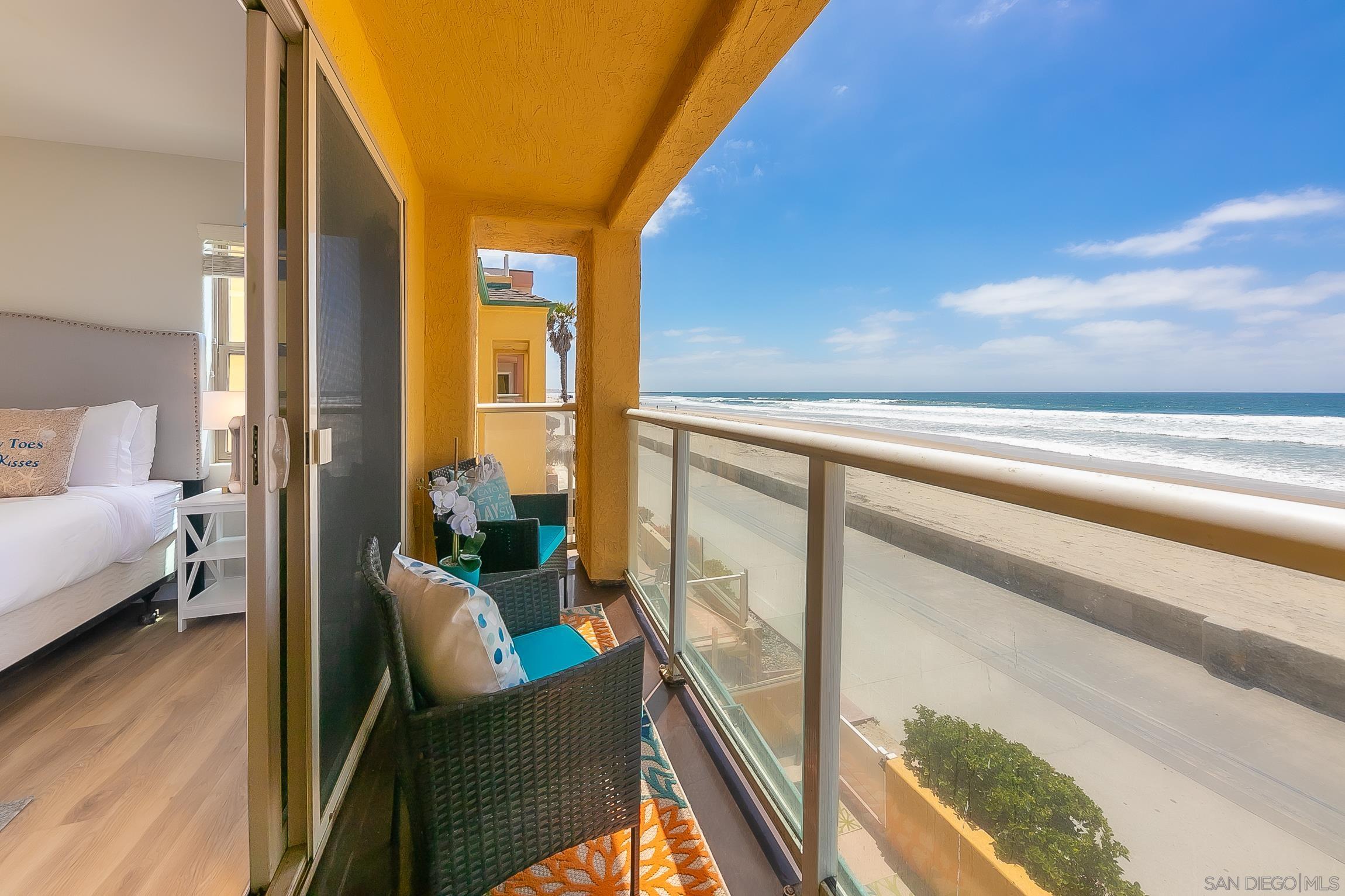 Detail Gallery Image 31 of 52 For 3537  Ocean Front Walk, San Diego,  CA 92109 - 3 Beds | 2/1 Baths