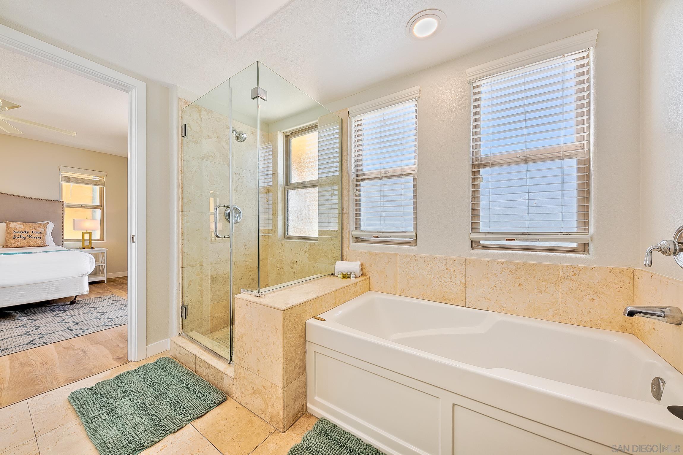 Detail Gallery Image 37 of 52 For 3537  Ocean Front Walk, San Diego,  CA 92109 - 3 Beds | 2/1 Baths