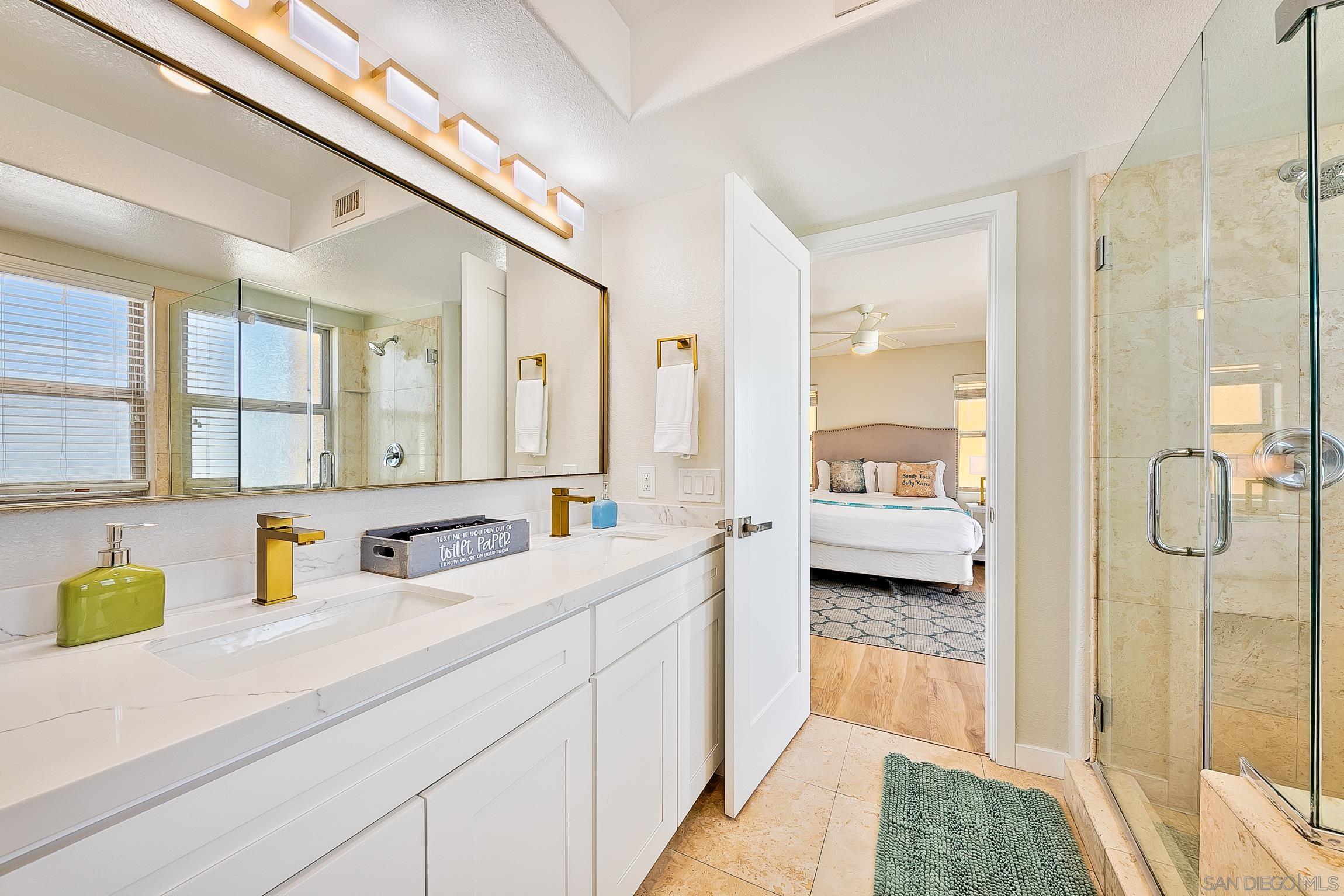 Detail Gallery Image 38 of 52 For 3537  Ocean Front Walk, San Diego,  CA 92109 - 3 Beds | 2/1 Baths