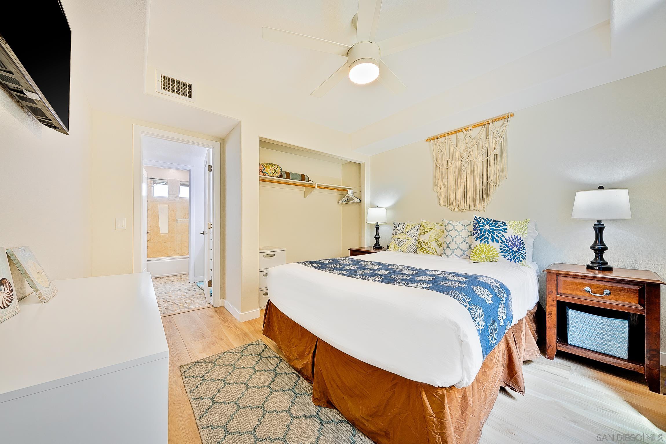 Detail Gallery Image 42 of 52 For 3537  Ocean Front Walk, San Diego,  CA 92109 - 3 Beds | 2/1 Baths