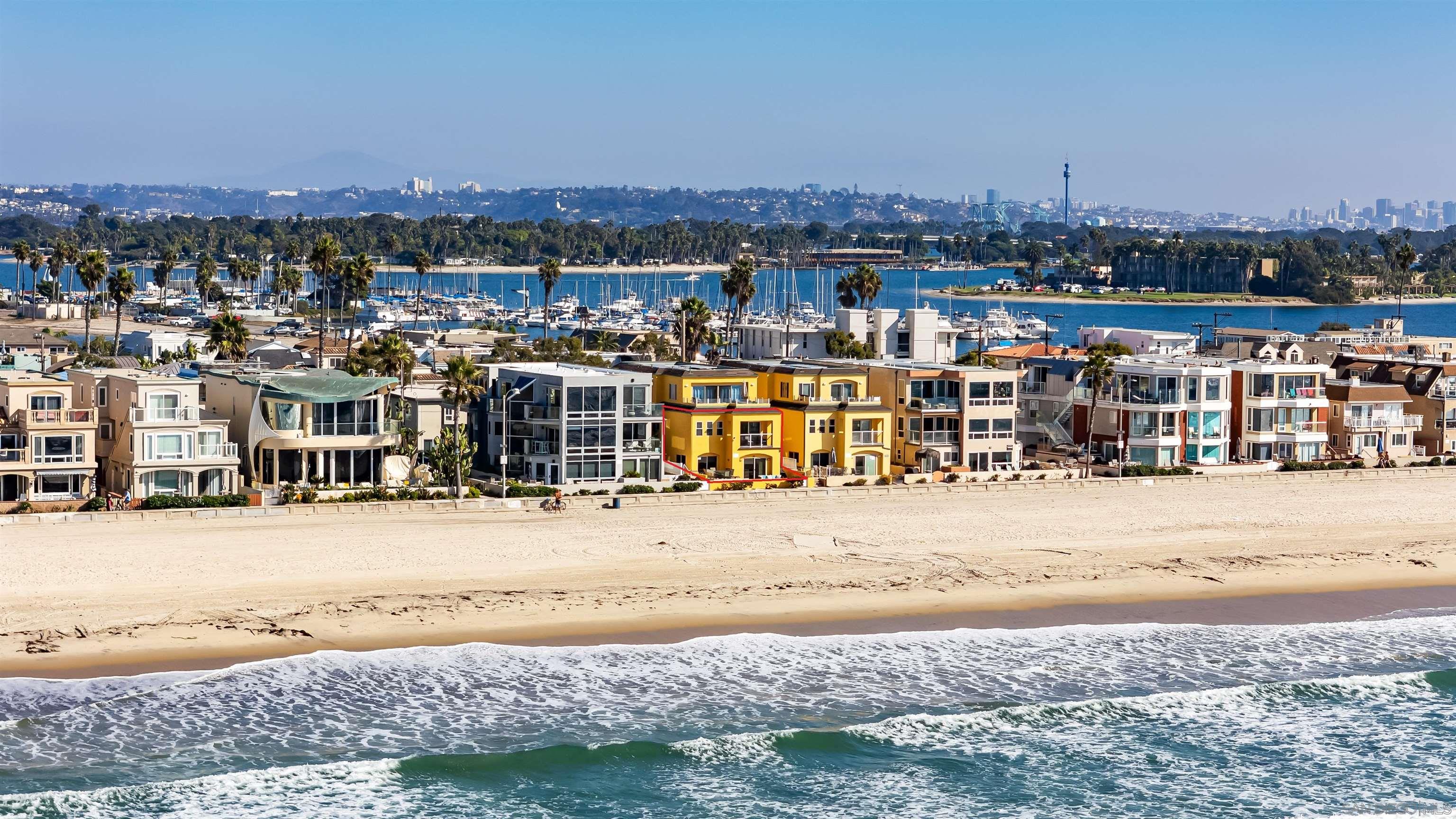 Detail Gallery Image 50 of 52 For 3537  Ocean Front Walk, San Diego,  CA 92109 - 3 Beds | 2/1 Baths