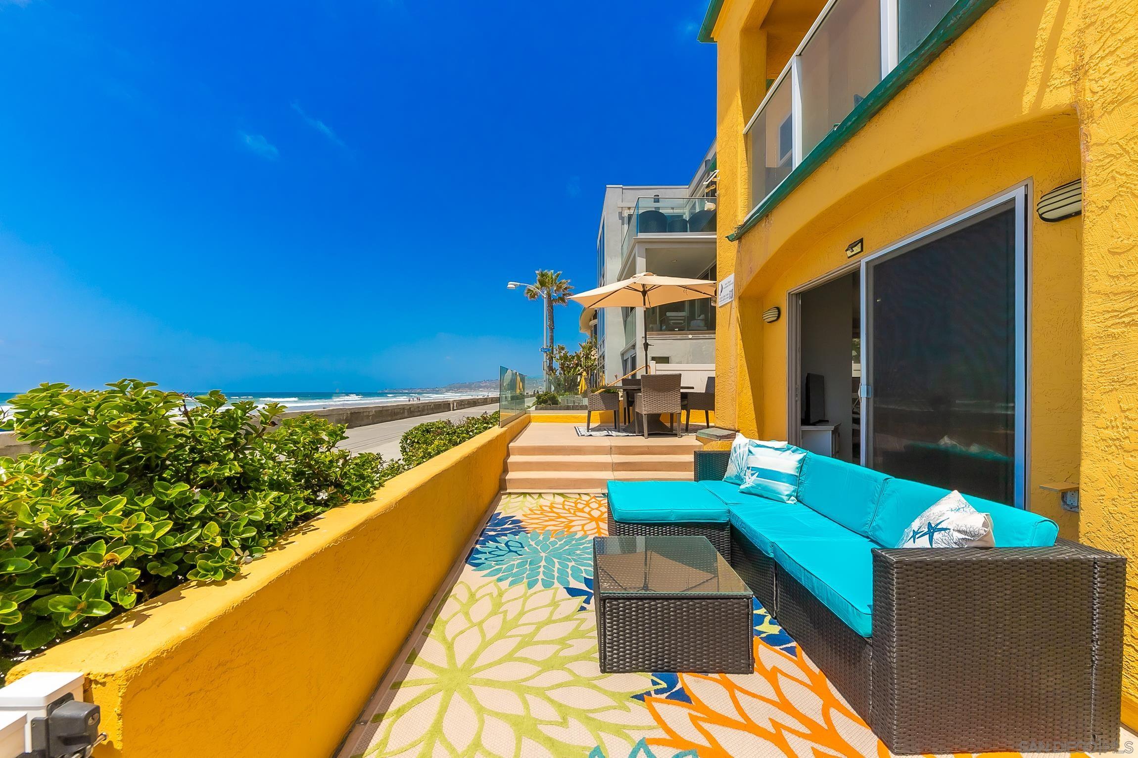 Detail Gallery Image 9 of 52 For 3537  Ocean Front Walk, San Diego,  CA 92109 - 3 Beds | 2/1 Baths