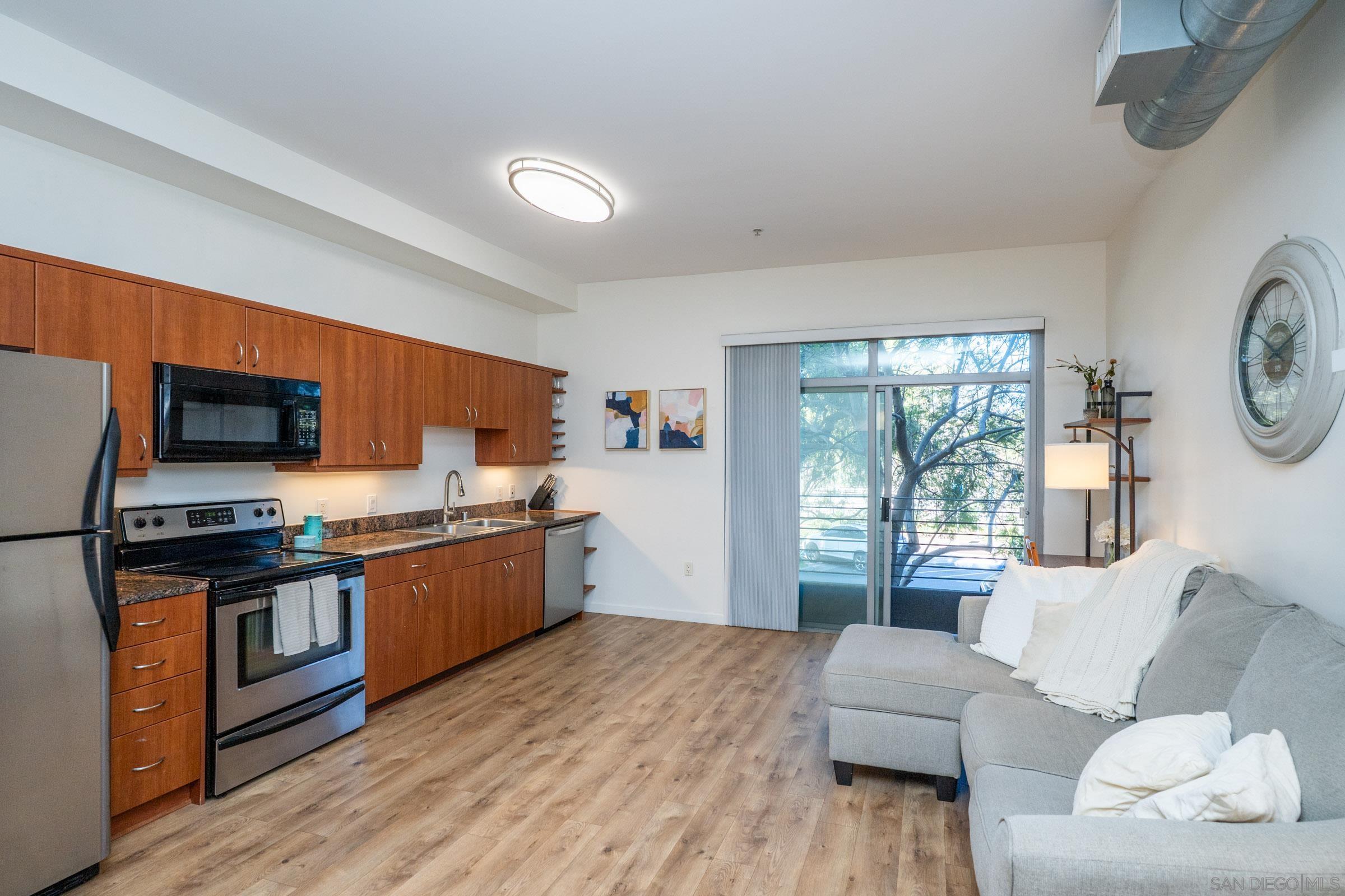 Detail Gallery Image 2 of 38 For 889 Date St  214, San Diego,  CA 92101 - 1 Beds | 1 Baths