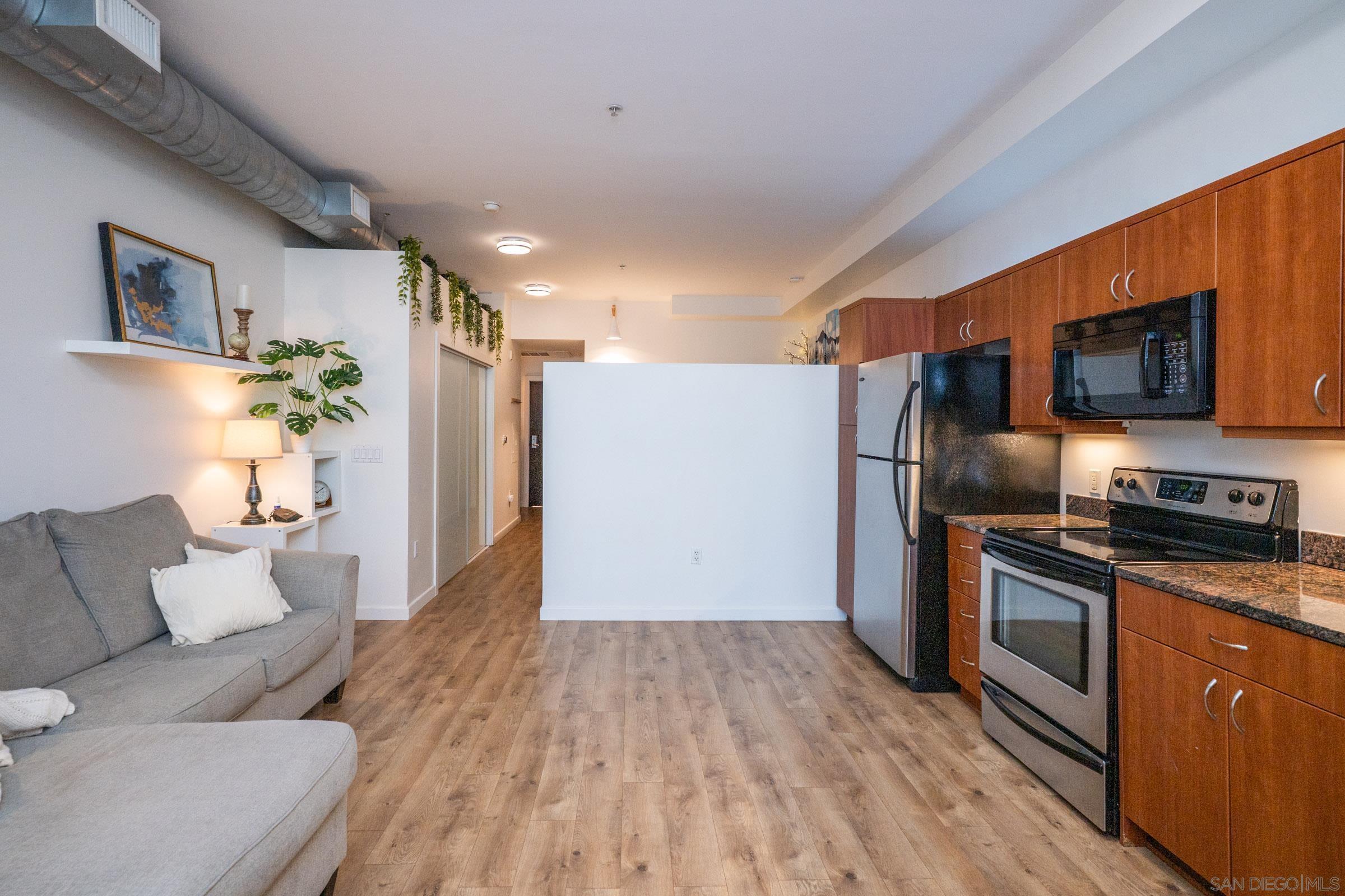 Detail Gallery Image 6 of 38 For 889 Date St  214, San Diego,  CA 92101 - 1 Beds | 1 Baths