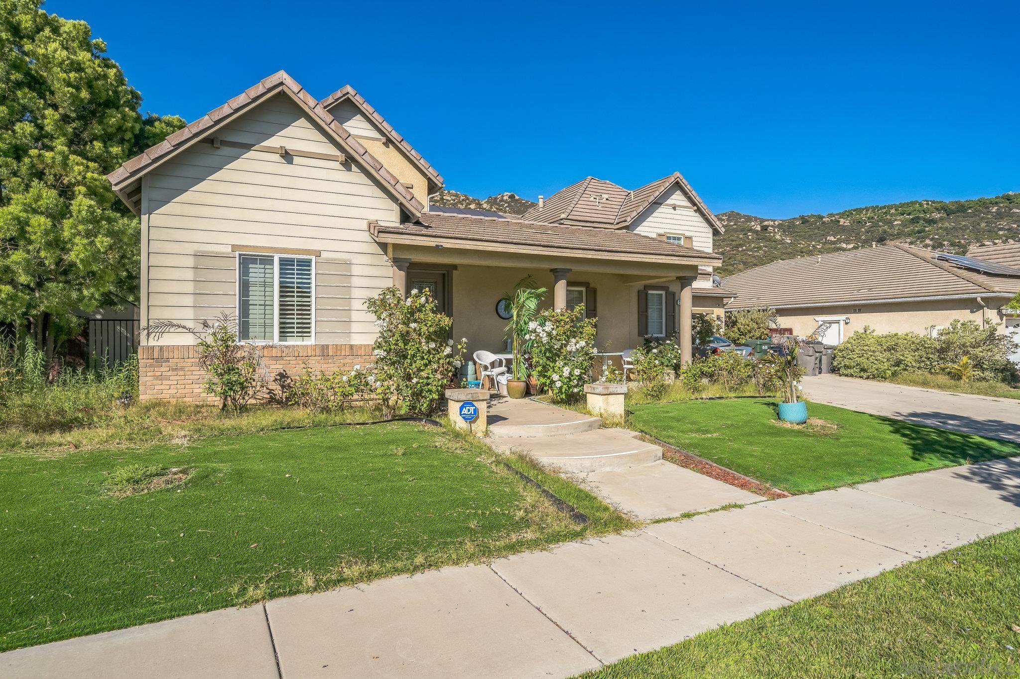 Detail Gallery Image 2 of 27 For 3152  Beven Dr, Escondido,  CA 92027 - 5 Beds | 4/1 Baths