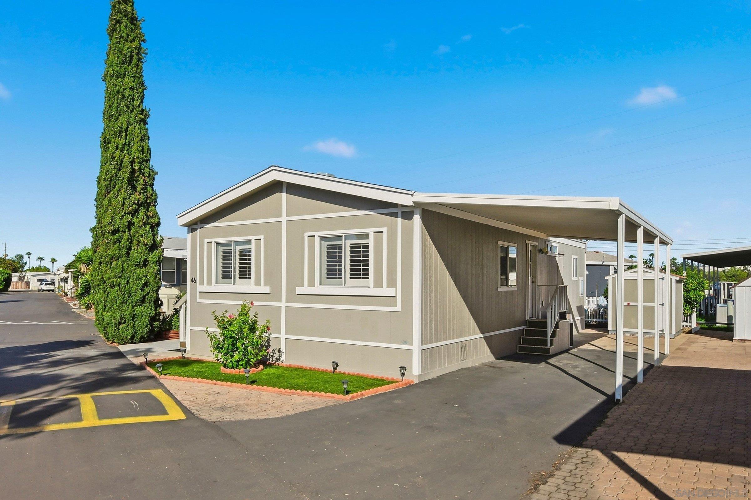 Detail Gallery Image 3 of 28 For 6460  Convoy Ct.  #46,  San Diego,  CA 92117 - 2 Beds | 2 Baths