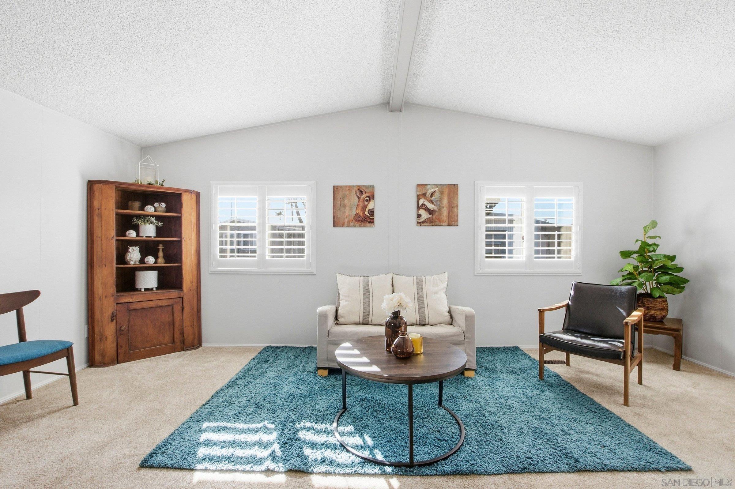 Detail Gallery Image 5 of 28 For 6460  Convoy Ct.  #46,  San Diego,  CA 92117 - 2 Beds | 2 Baths